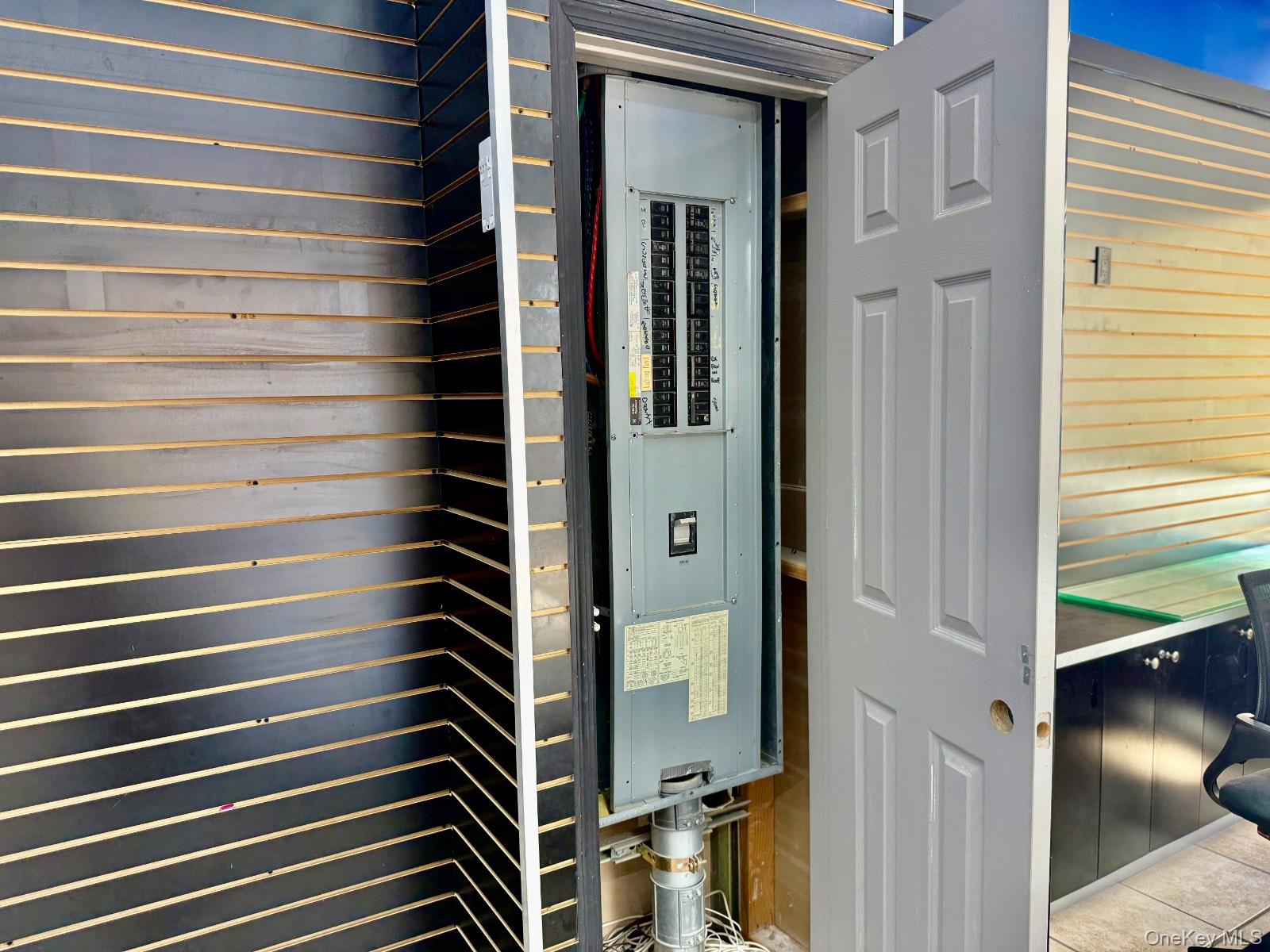 #18 photo, 234 Jericho Turnpike, Mineola , NY 11501