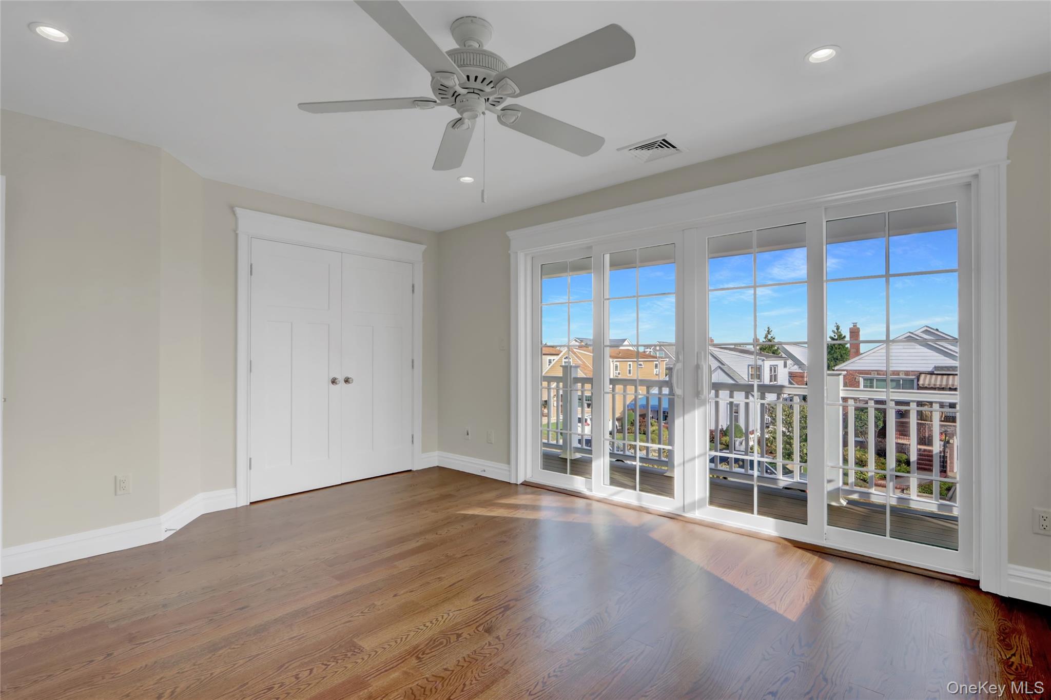 #14 photo, 538 W Walnut Street, ナッソー郡 Long Beach , NY 11561