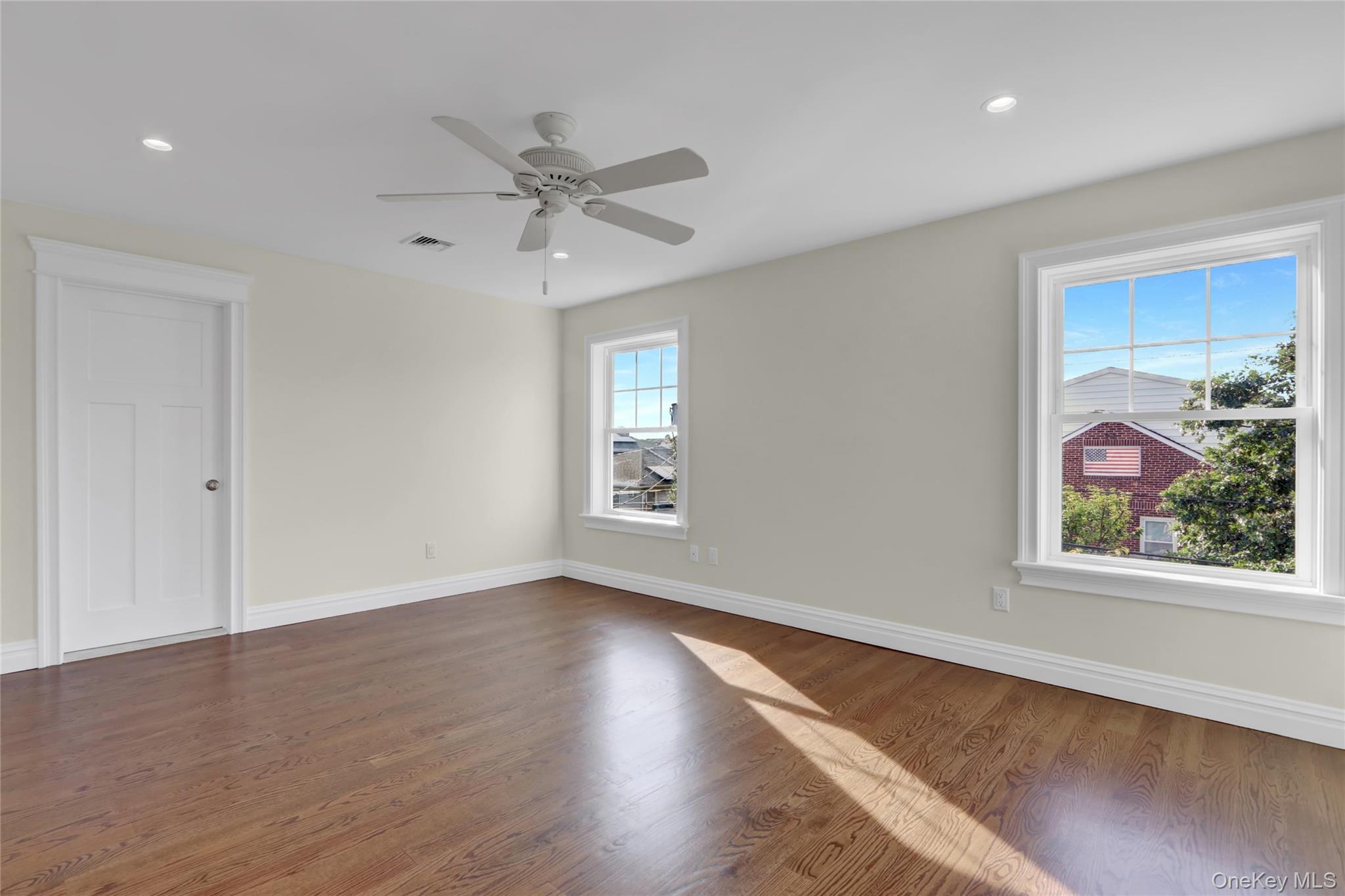 #15 photo, 538 W Walnut Street, ナッソー郡 Long Beach , NY 11561