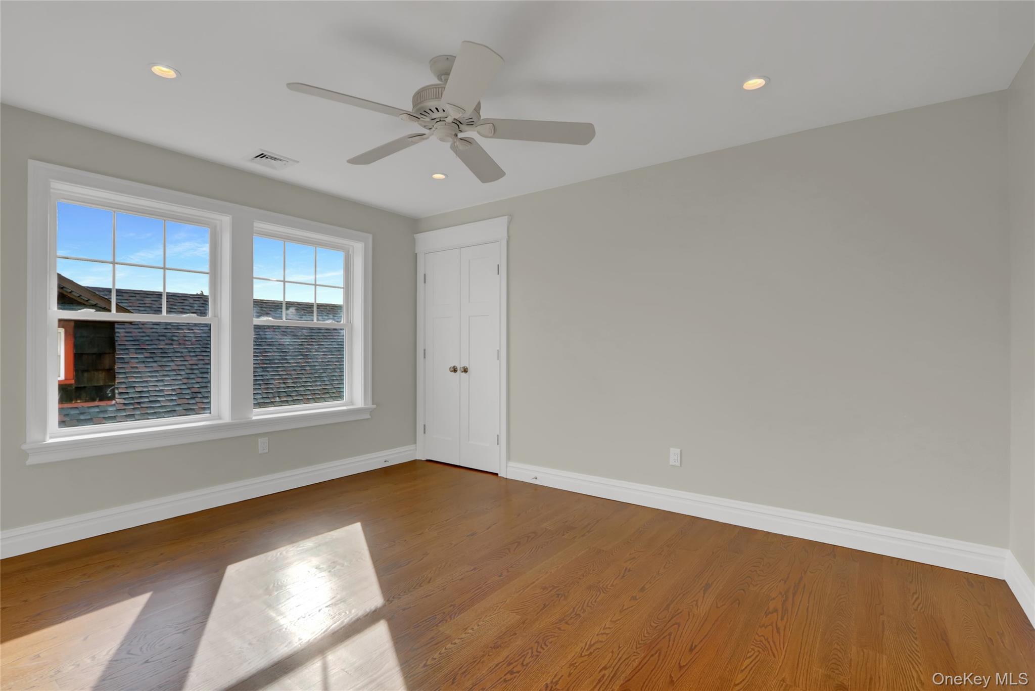 #18 photo, 538 W Walnut Street, ナッソー郡 Long Beach , NY 11561