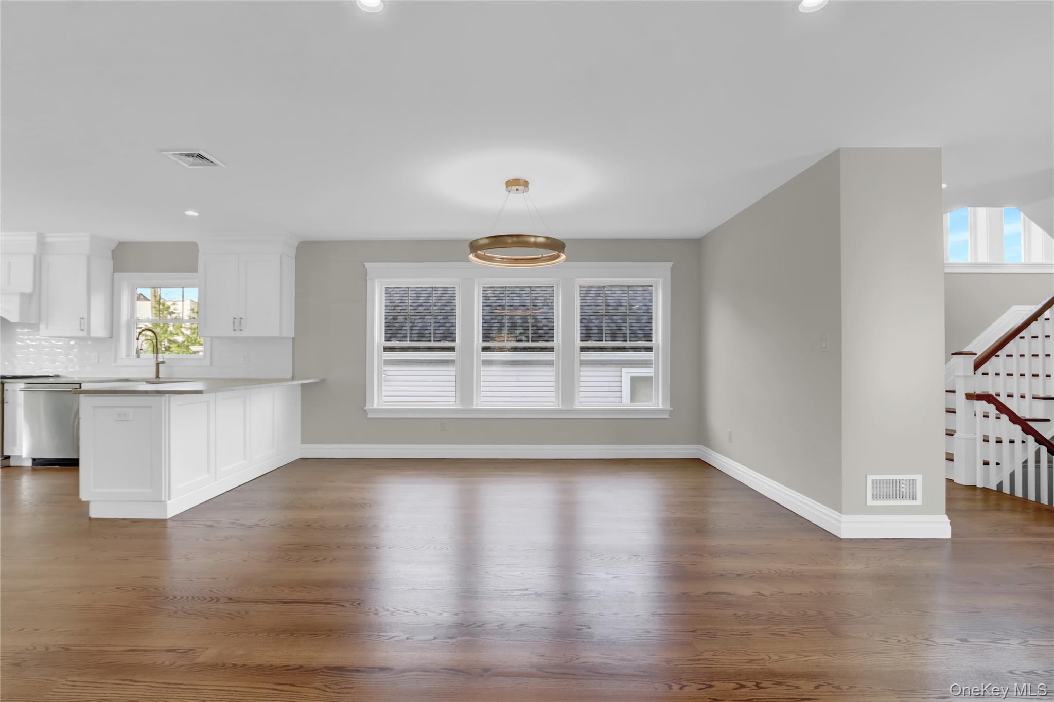 #6 photo, 538 W Walnut Street, ナッソー郡 Long Beach , NY 11561