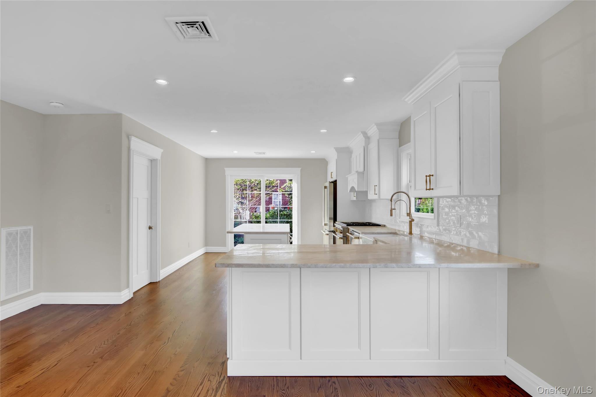 #7 photo, 538 W Walnut Street, ナッソー郡 Long Beach , NY 11561