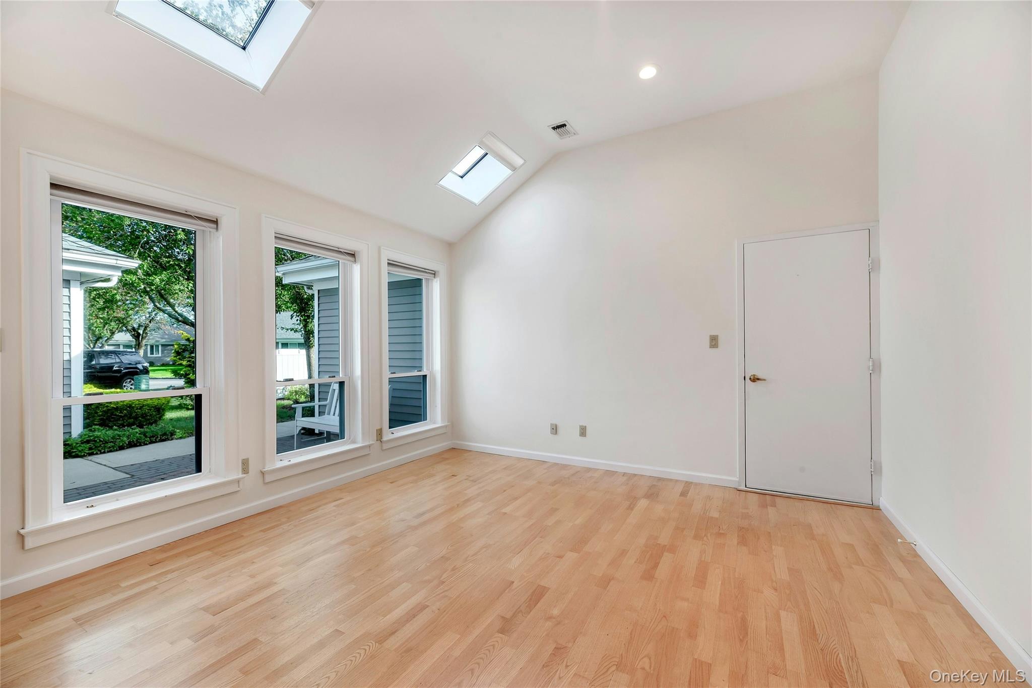 #11 photo, 204 River Drive, サフォーク郡 Moriches , NY 11955