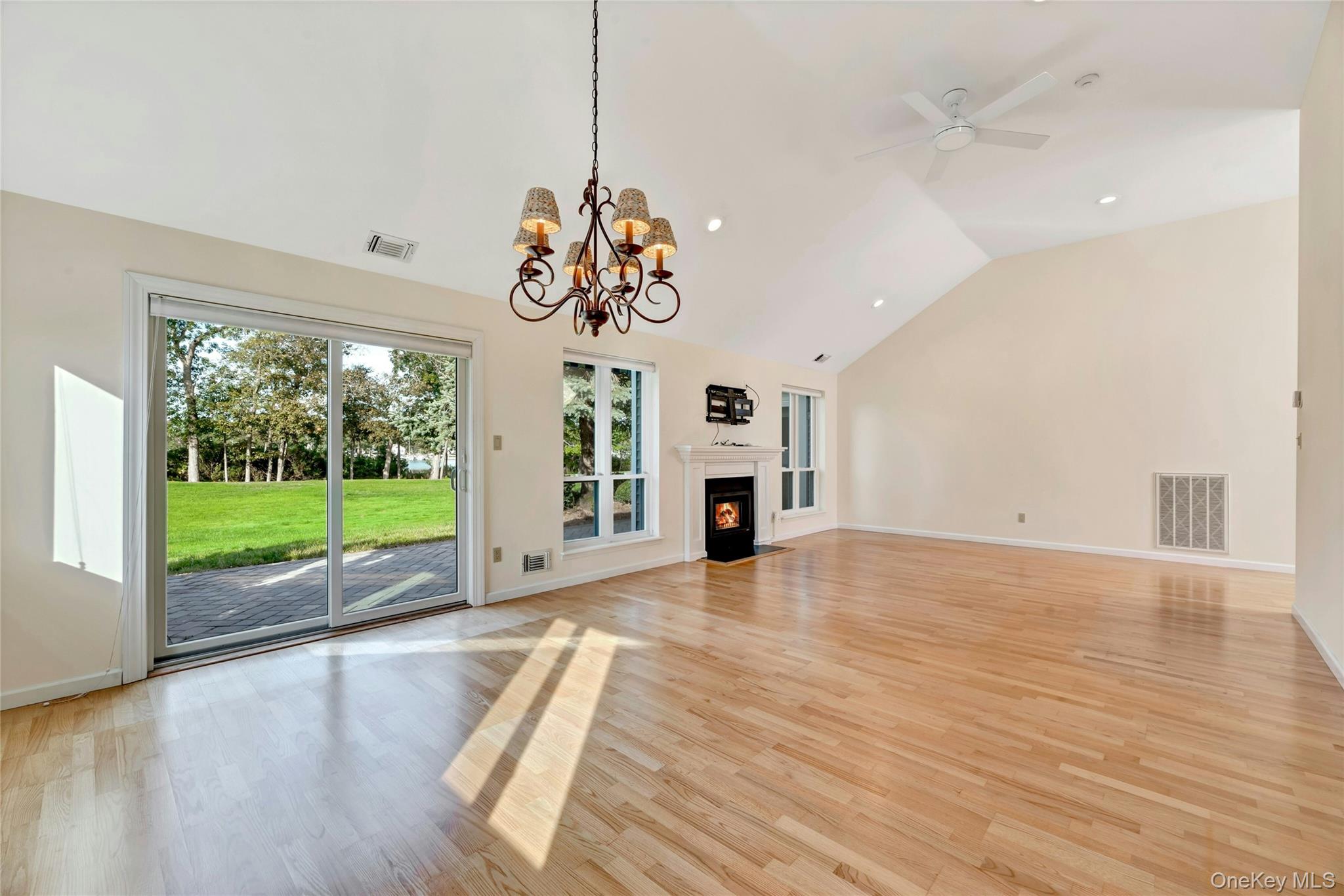 #8 photo, 204 River Drive, サフォーク郡 Moriches , NY 11955