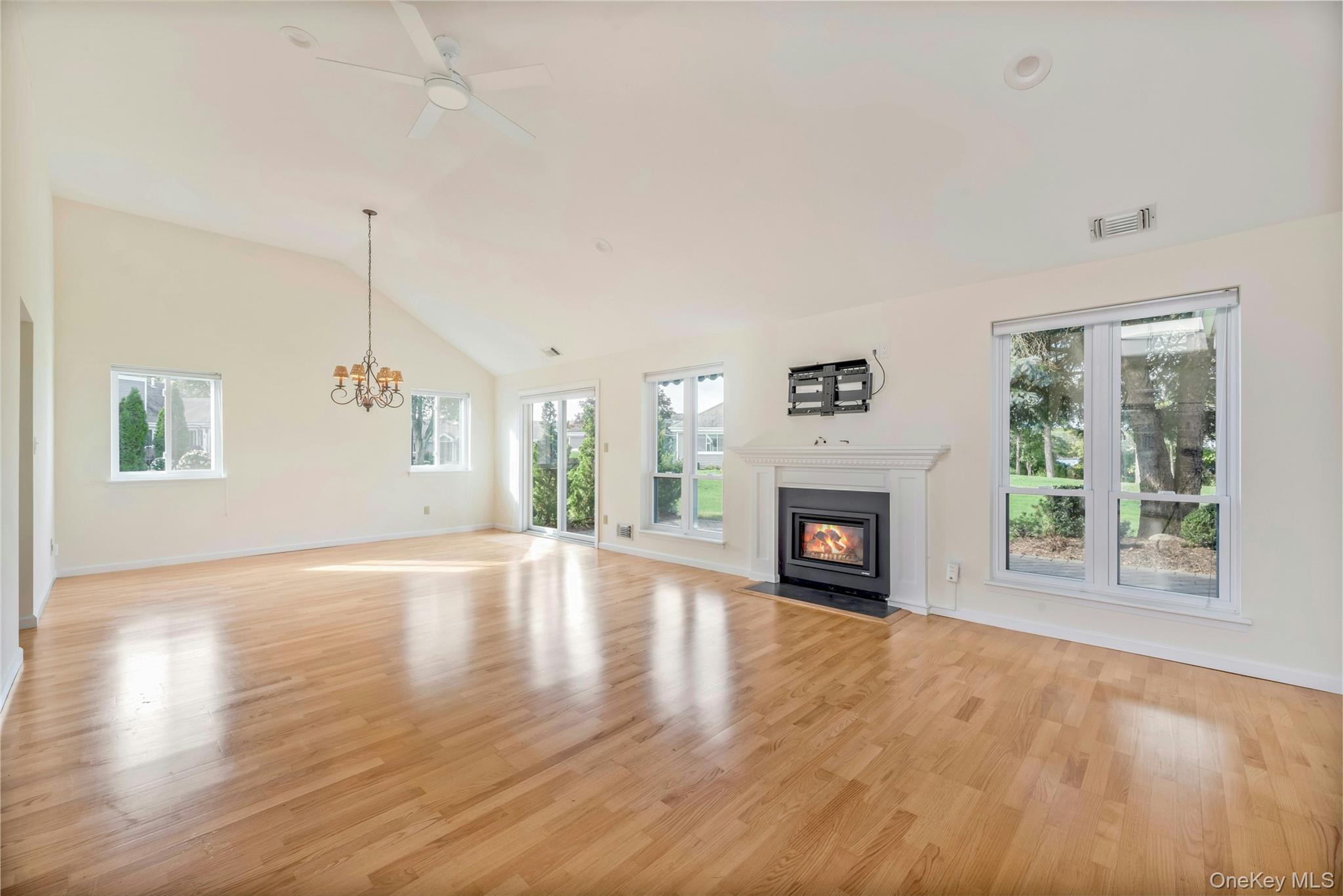 #9 photo, 204 River Drive, サフォーク郡 Moriches , NY 11955