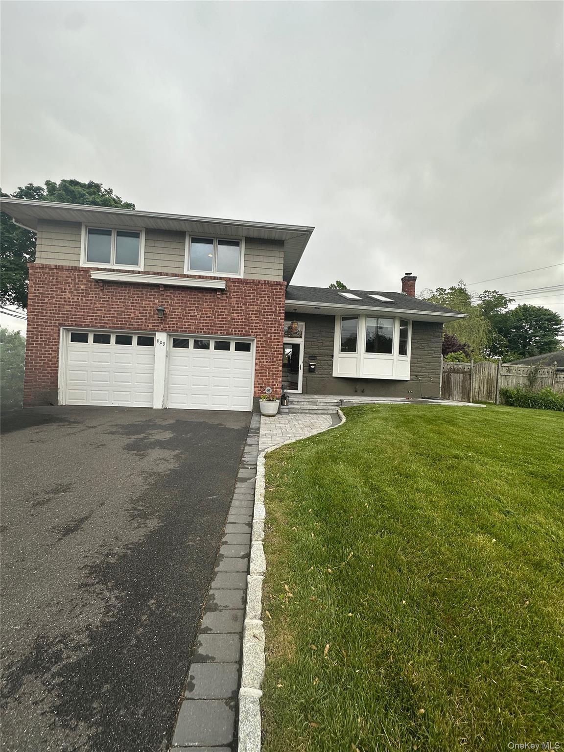 #1 photo, 809 Hampshire Road, Bay Shore , NY 11706