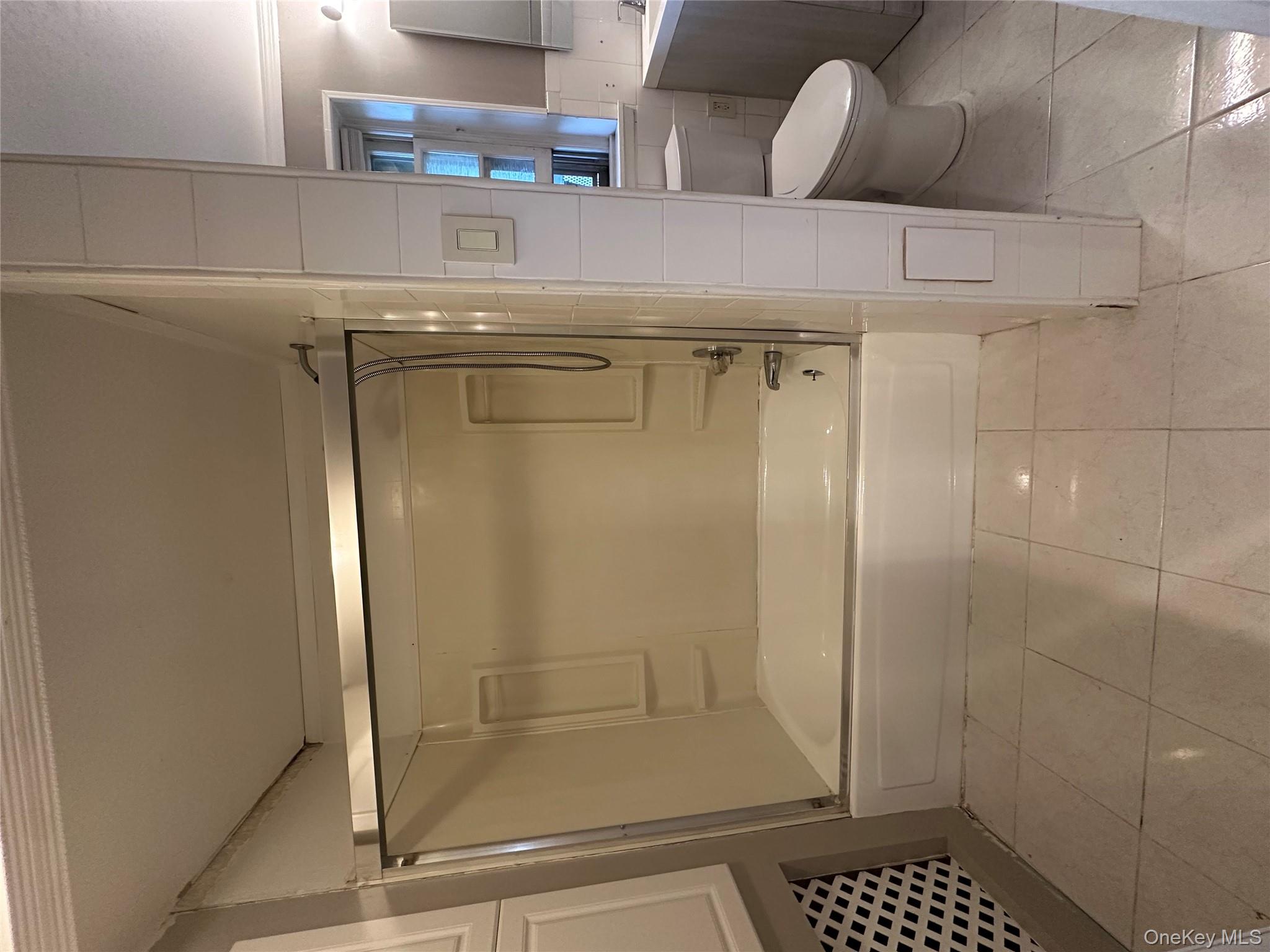 #11 photo, 809 Hampshire Road, Bay Shore , NY 11706