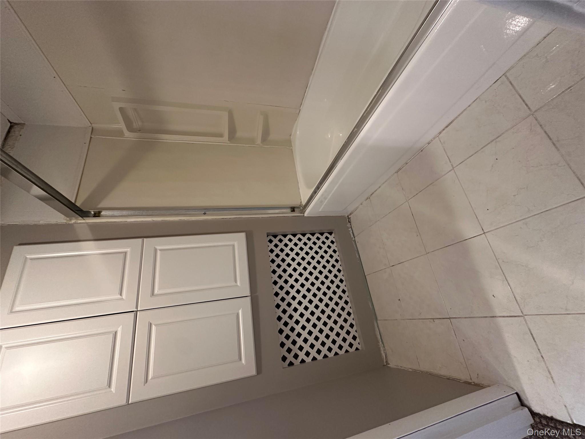 #12 photo, 809 Hampshire Road, Bay Shore , NY 11706