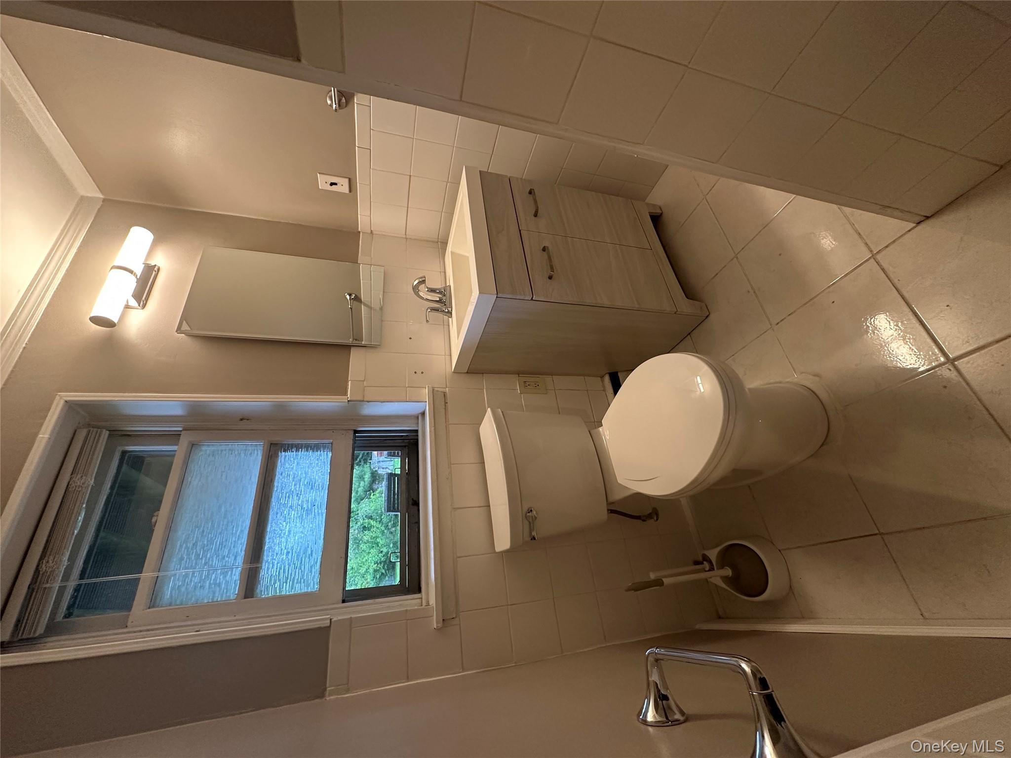 #13 photo, 809 Hampshire Road, Bay Shore , NY 11706