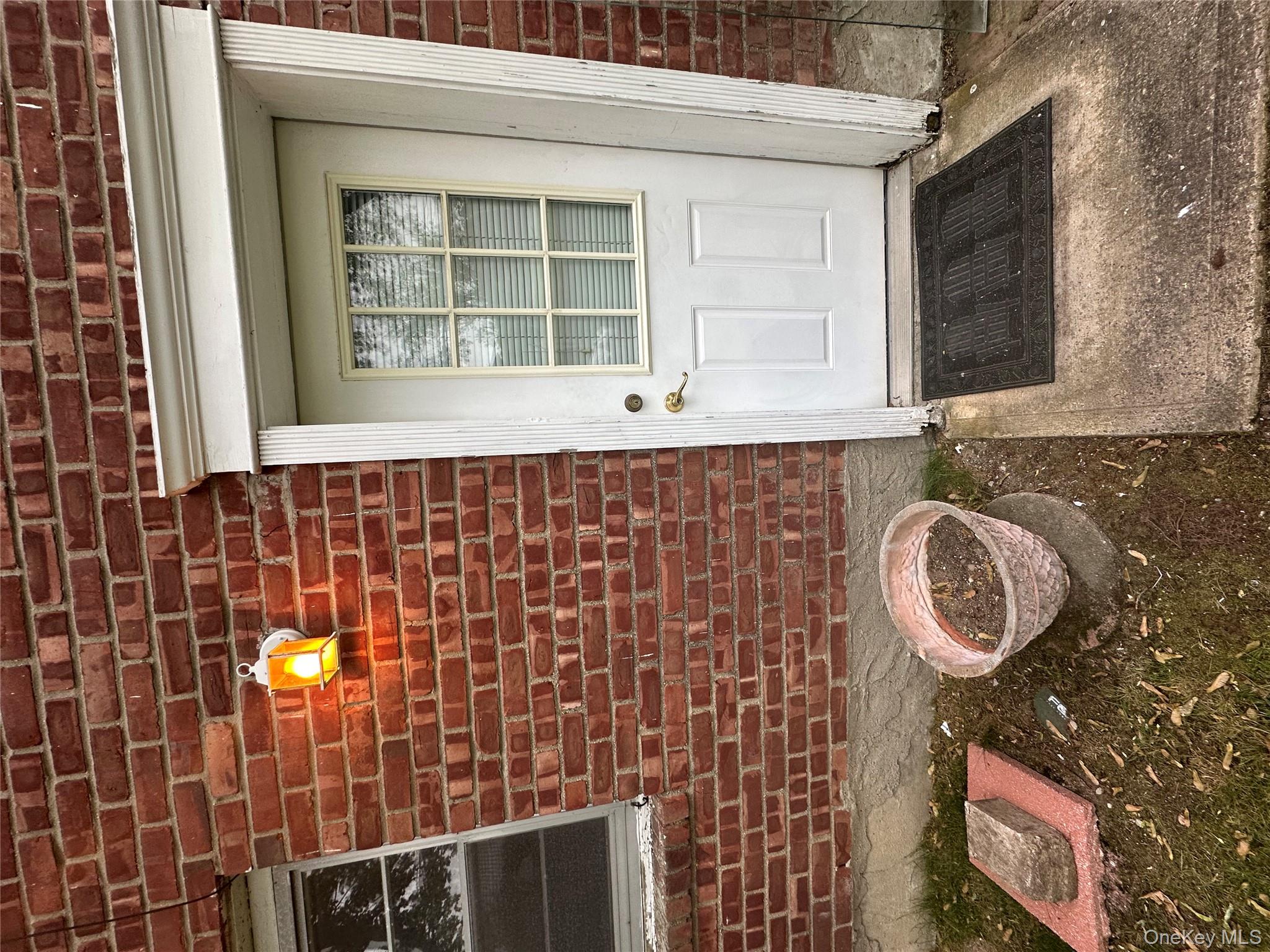 #2 photo, 809 Hampshire Road, Bay Shore , NY 11706