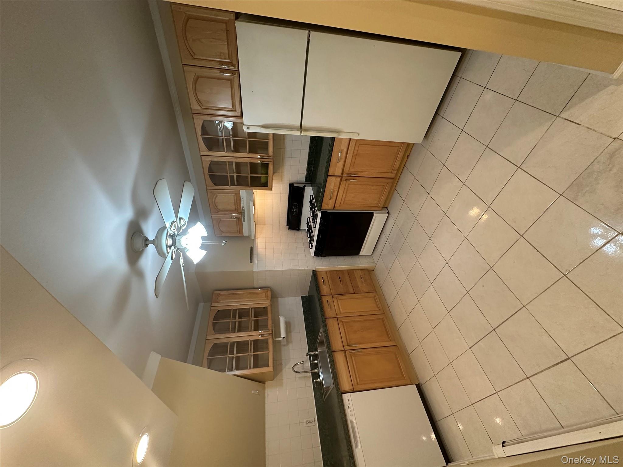 #3 photo, 809 Hampshire Road, Bay Shore , NY 11706