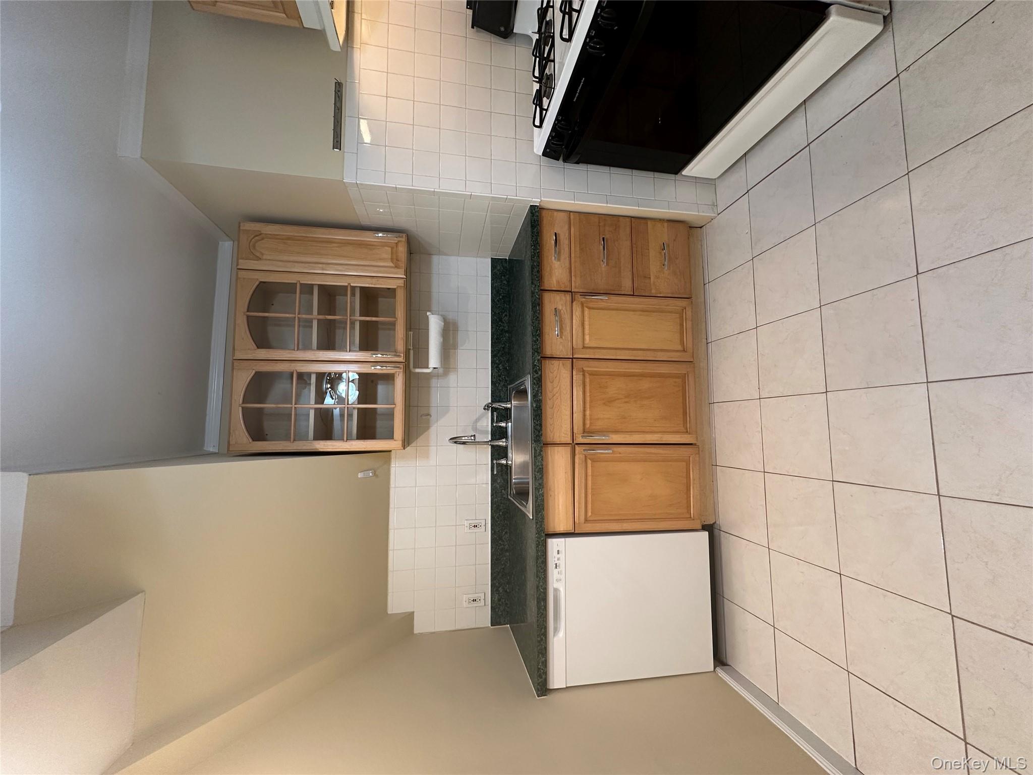 #5 photo, 809 Hampshire Road, Bay Shore , NY 11706