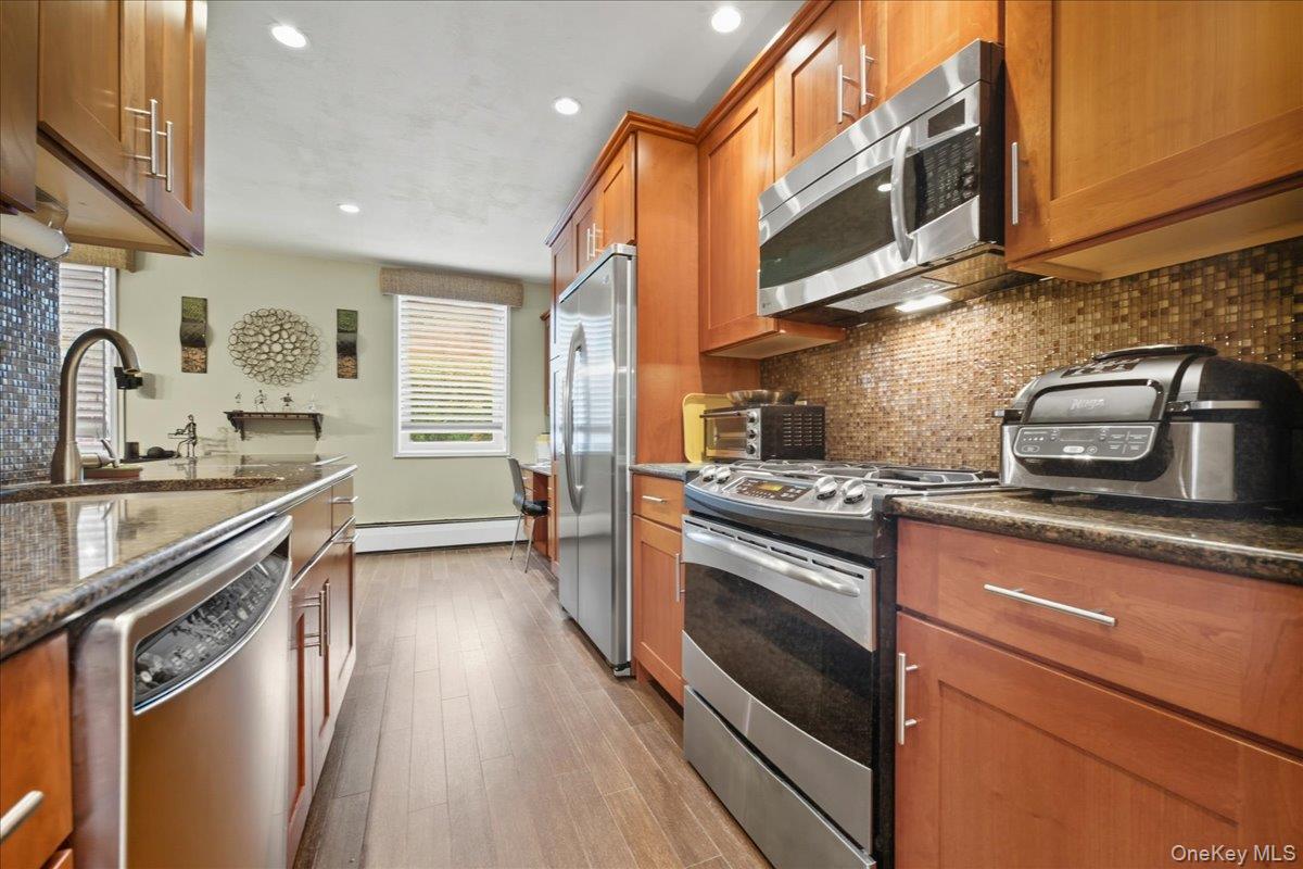 #19 photo, 290 Atlantic Avenue, East Rockaway , NY 11518