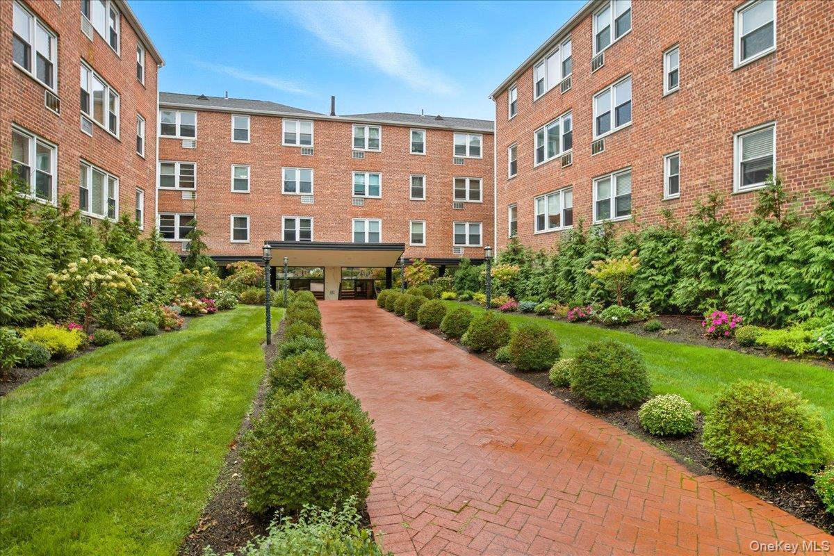 #5 photo, 290 Atlantic Avenue, East Rockaway , NY 11518