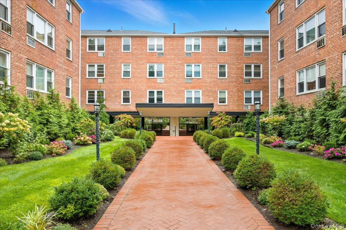 #6 photo, 290 Atlantic Avenue, East Rockaway , NY 11518