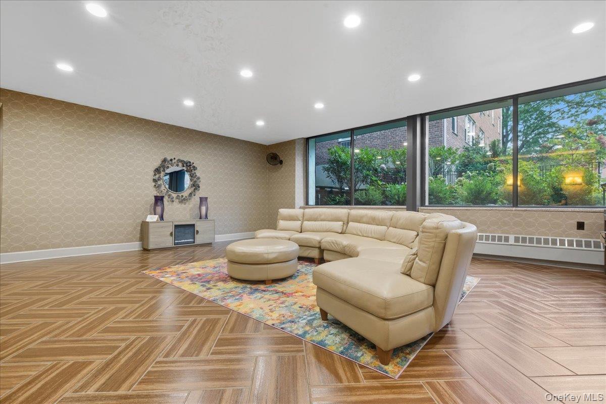 #7 photo, 290 Atlantic Avenue, East Rockaway , NY 11518