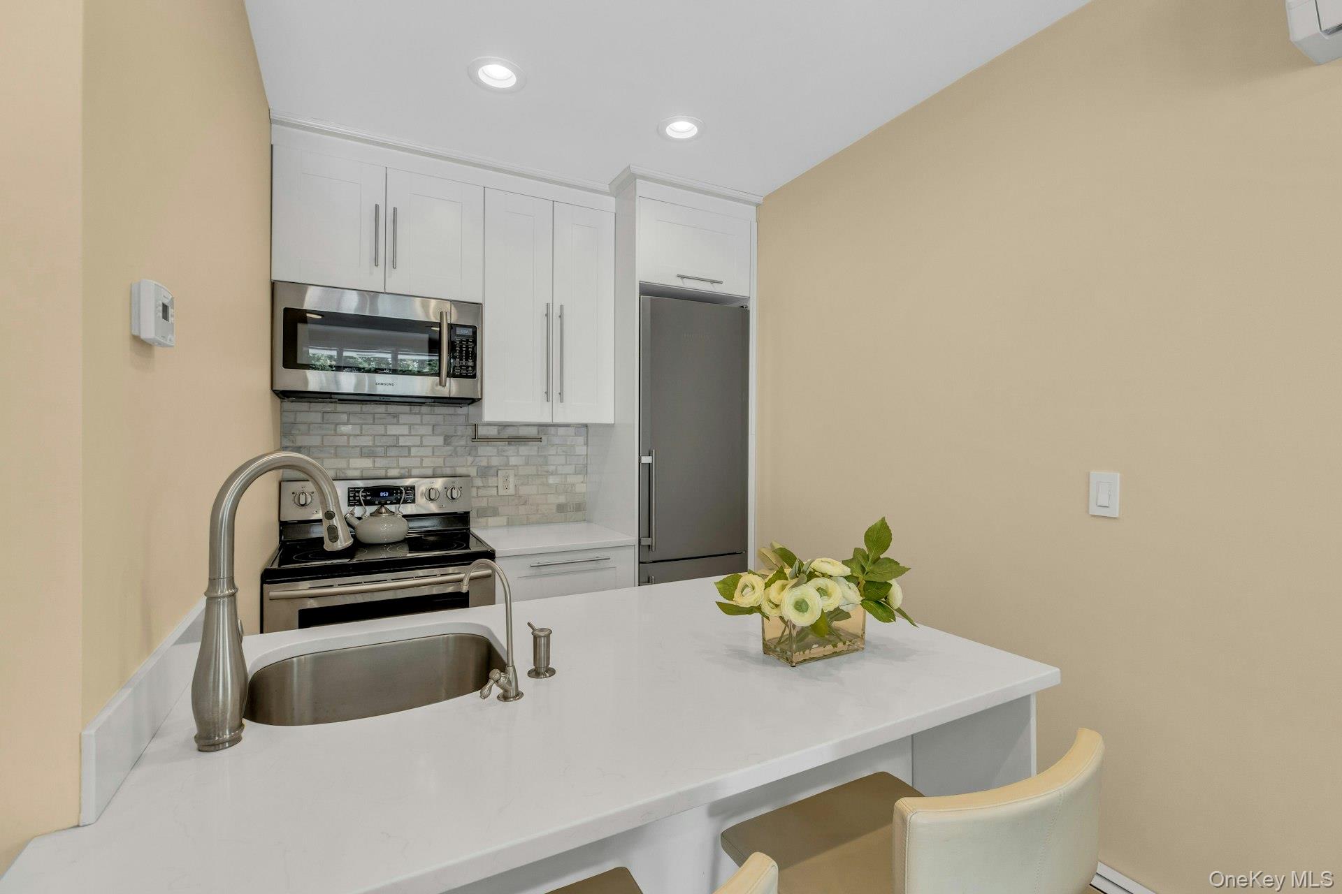 #10 photo, 14 Crossman Place, サフォーク郡 Huntington , NY 11743