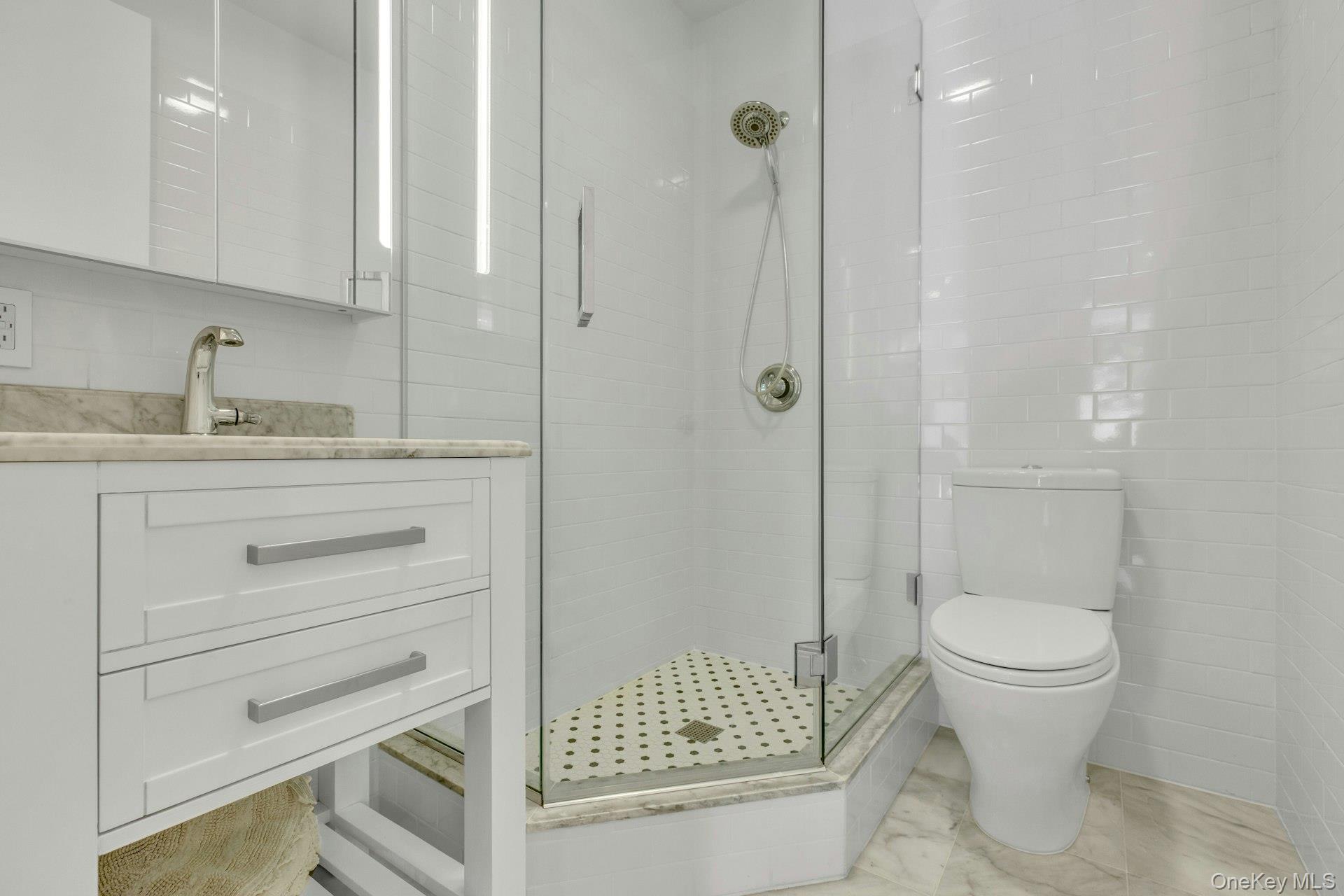 #15 photo, 14 Crossman Place, サフォーク郡 Huntington , NY 11743