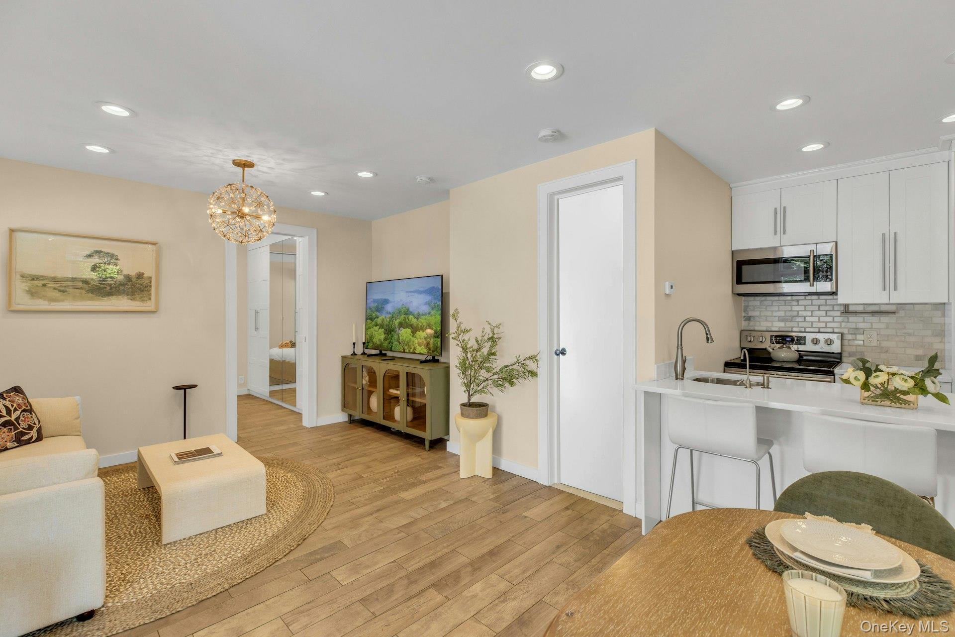 #3 photo, 14 Crossman Place, サフォーク郡 Huntington , NY 11743