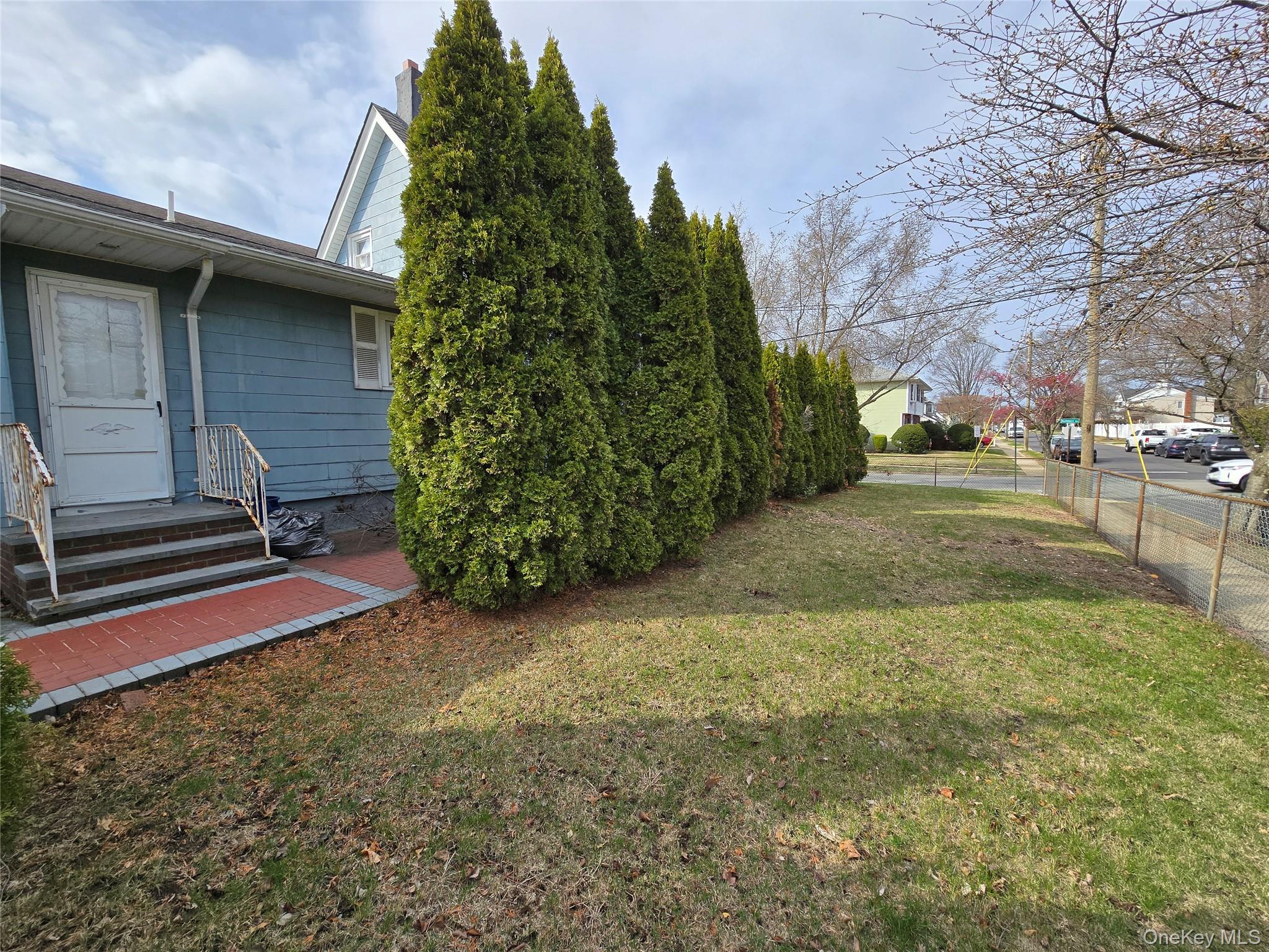 #14 photo, 229 Rushmore Avenue, नासाउ काउंटी Carle Place , NY 11514