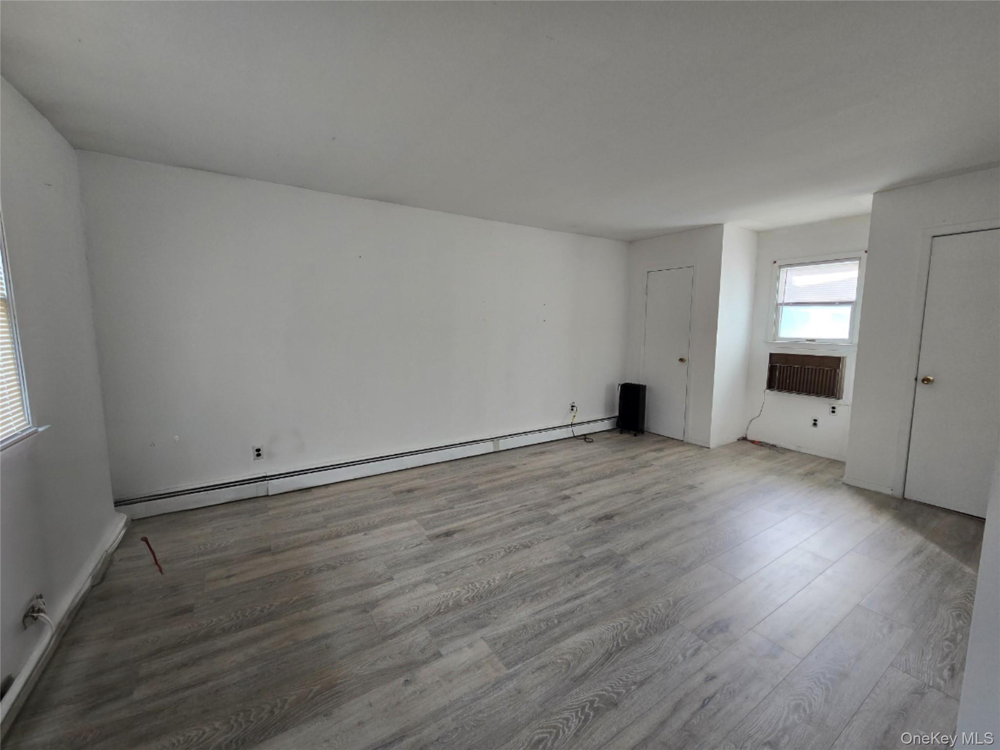 #5 photo, 229 Rushmore Avenue, नासाउ काउंटी Carle Place , NY 11514