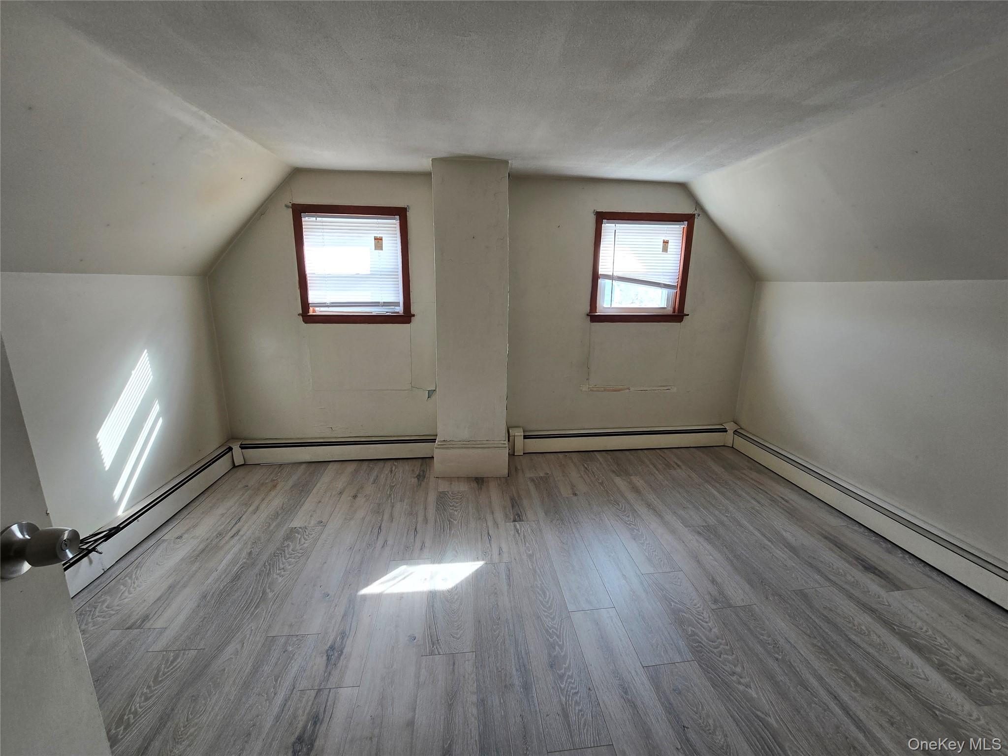 #6 photo, 229 Rushmore Avenue, नासाउ काउंटी Carle Place , NY 11514