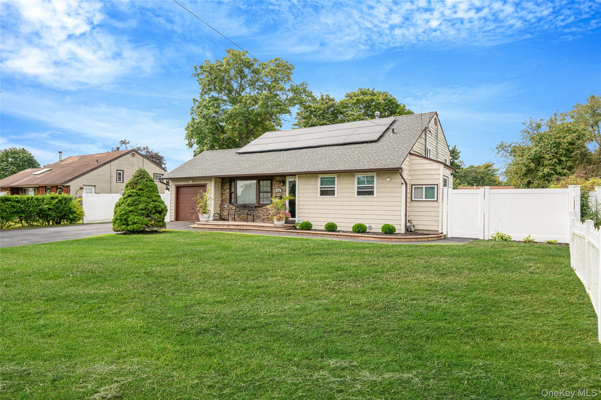 #2 photo, 14 Dartmouth Drive, 东长岛 海湾 Bay Shore , NY 11706