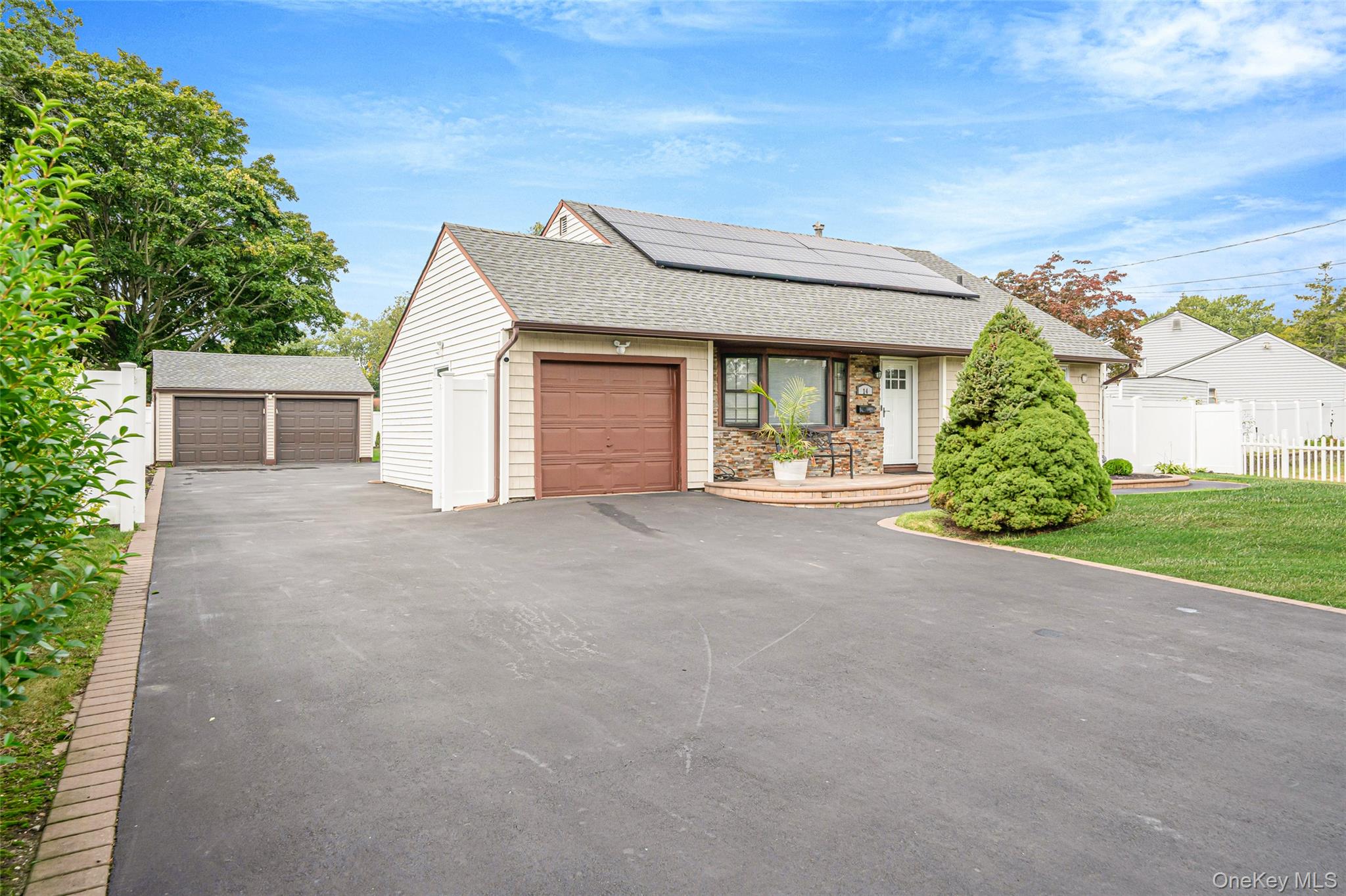 #3 photo, 14 Dartmouth Drive, 东长岛 海湾 Bay Shore , NY 11706