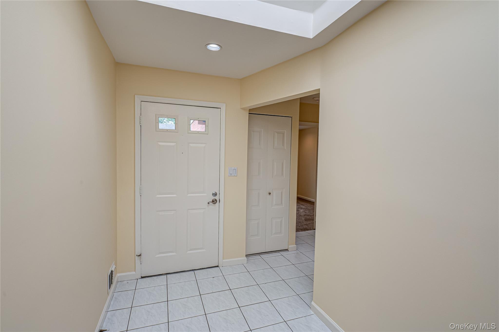 #2 photo, 52 Admirals Drive, Bay Shore , NY 11706