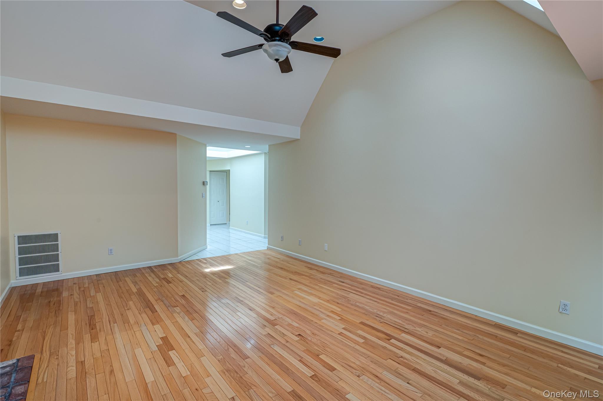 #9 photo, 52 Admirals Drive, Bay Shore , NY 11706