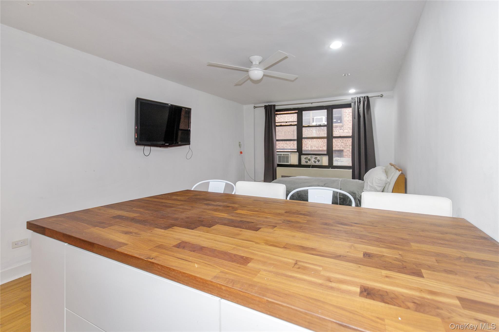 #10 photo, 15 Canterbury Road, Great Neck , NY 11021