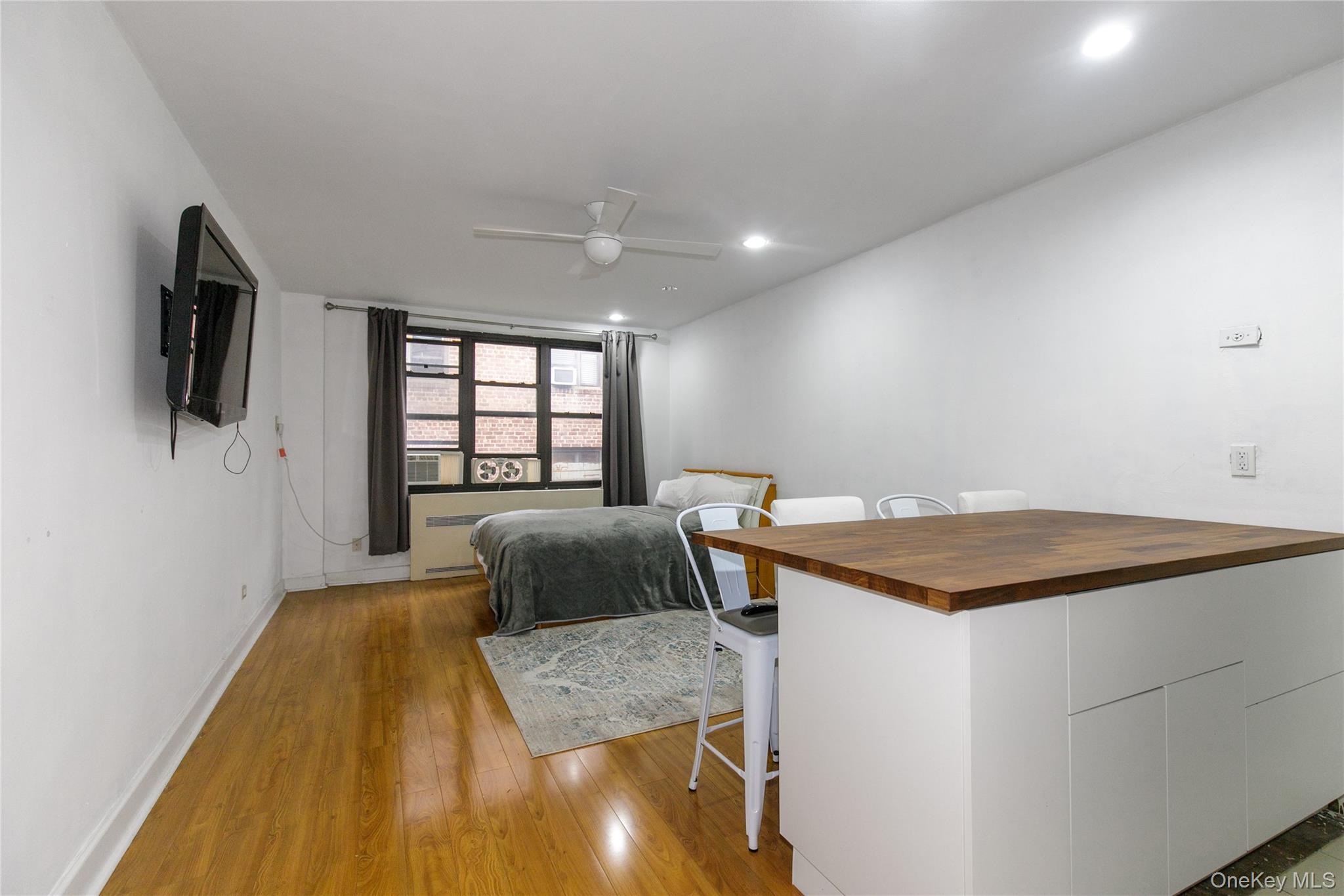 #2 photo, 15 Canterbury Road, Great Neck , NY 11021