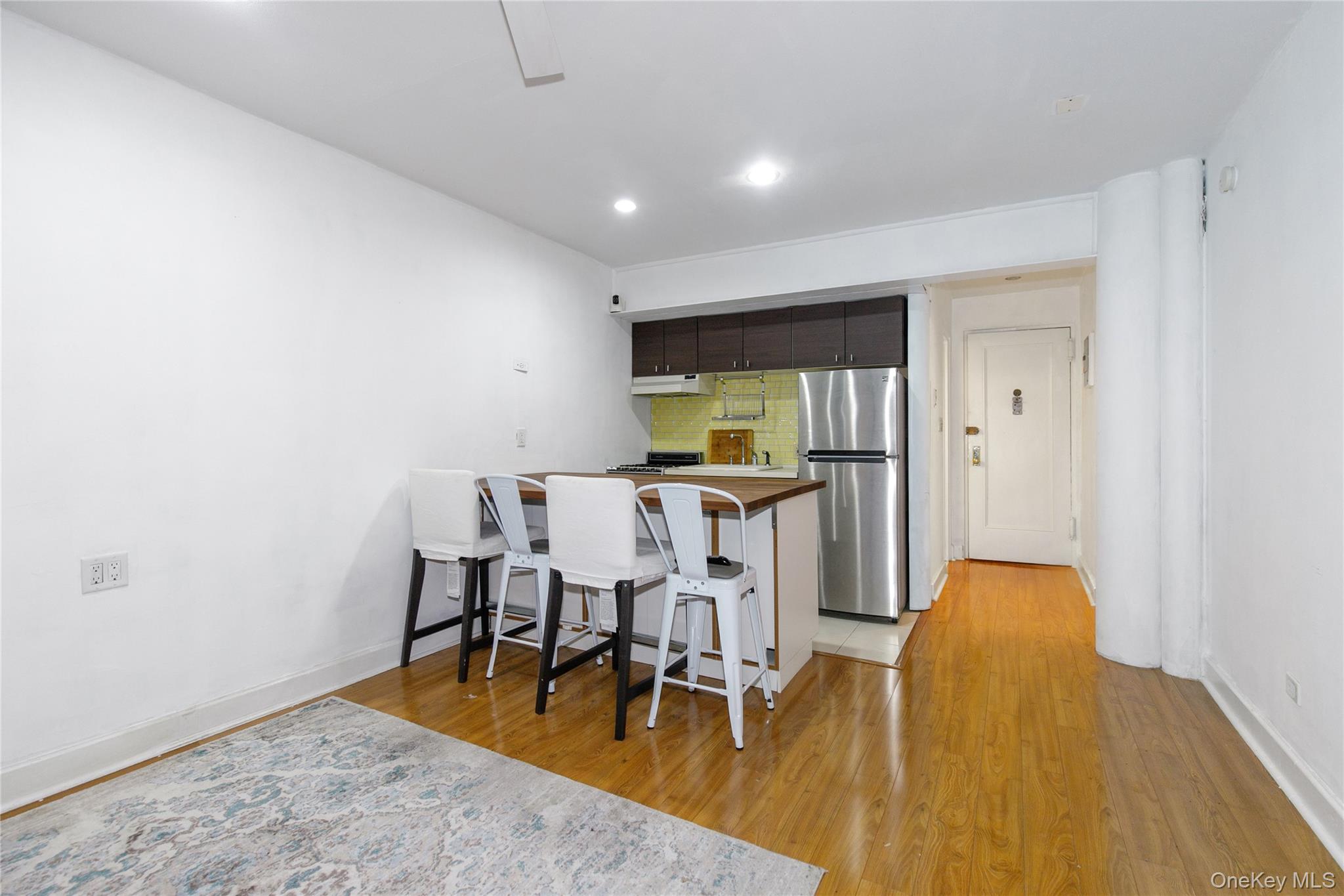 #4 photo, 15 Canterbury Road, Great Neck , NY 11021