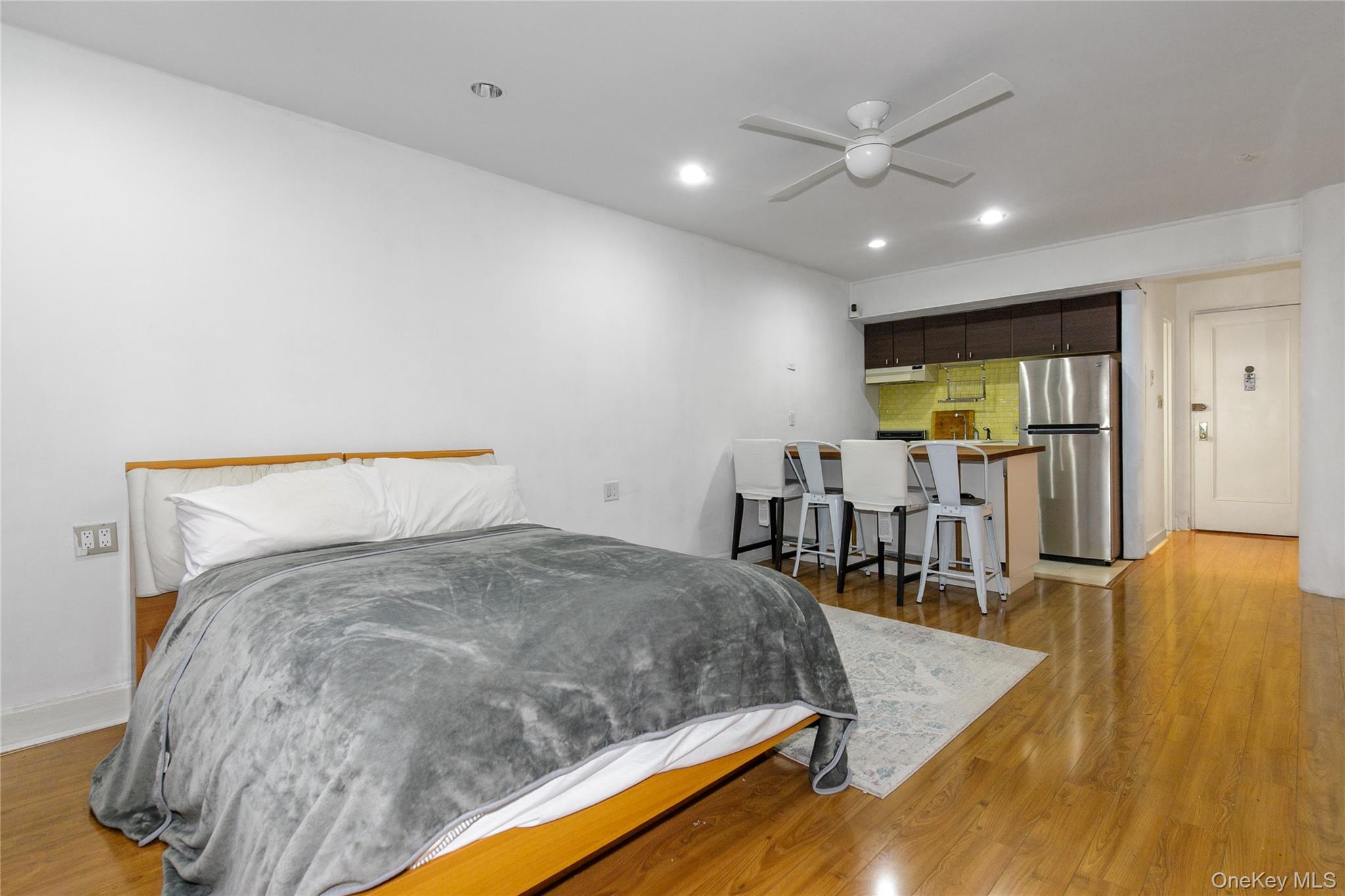 #6 photo, 15 Canterbury Road, Great Neck , NY 11021