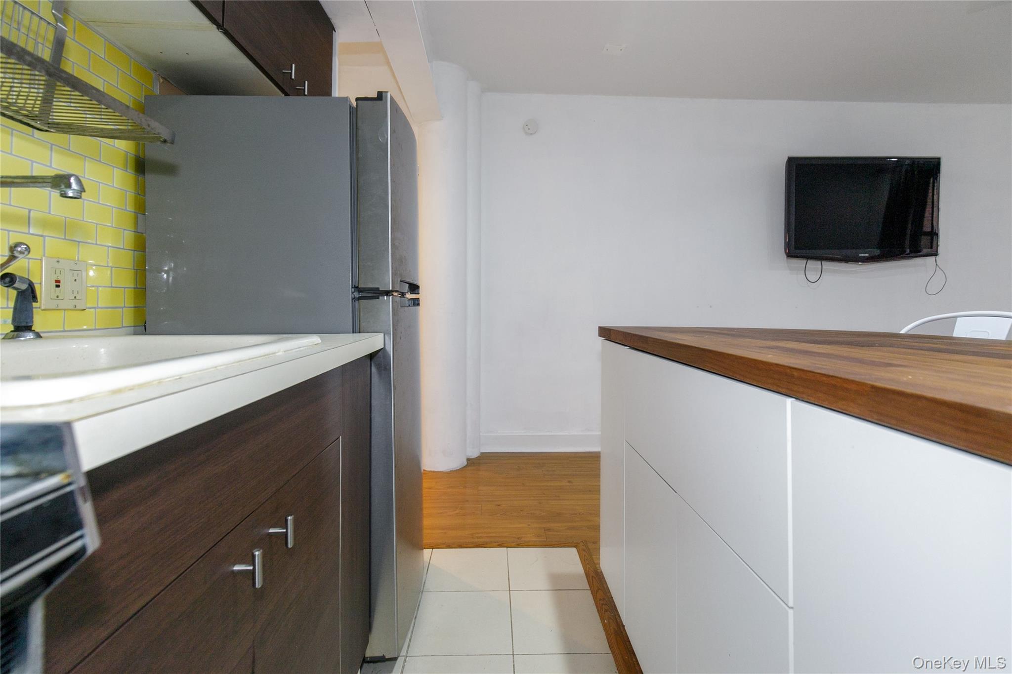 #9 photo, 15 Canterbury Road, Great Neck , NY 11021