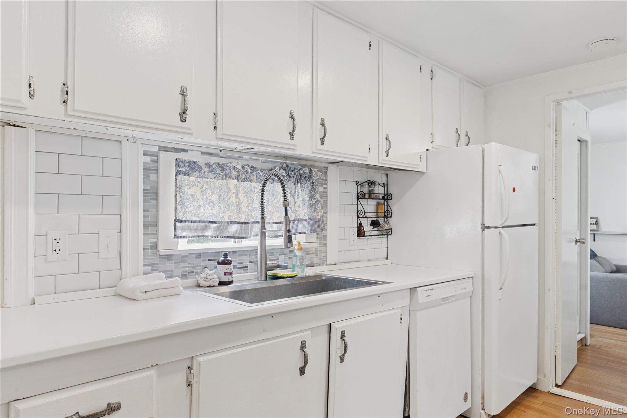 #7 photo, 8 North Railroad Avenue, サフォーク郡 Jamesport , NY 11901-6016