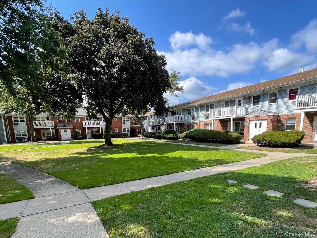 #1 photo, 3C Hemlock Drive, 东长岛 海湾 Bay Shore , NY 11706