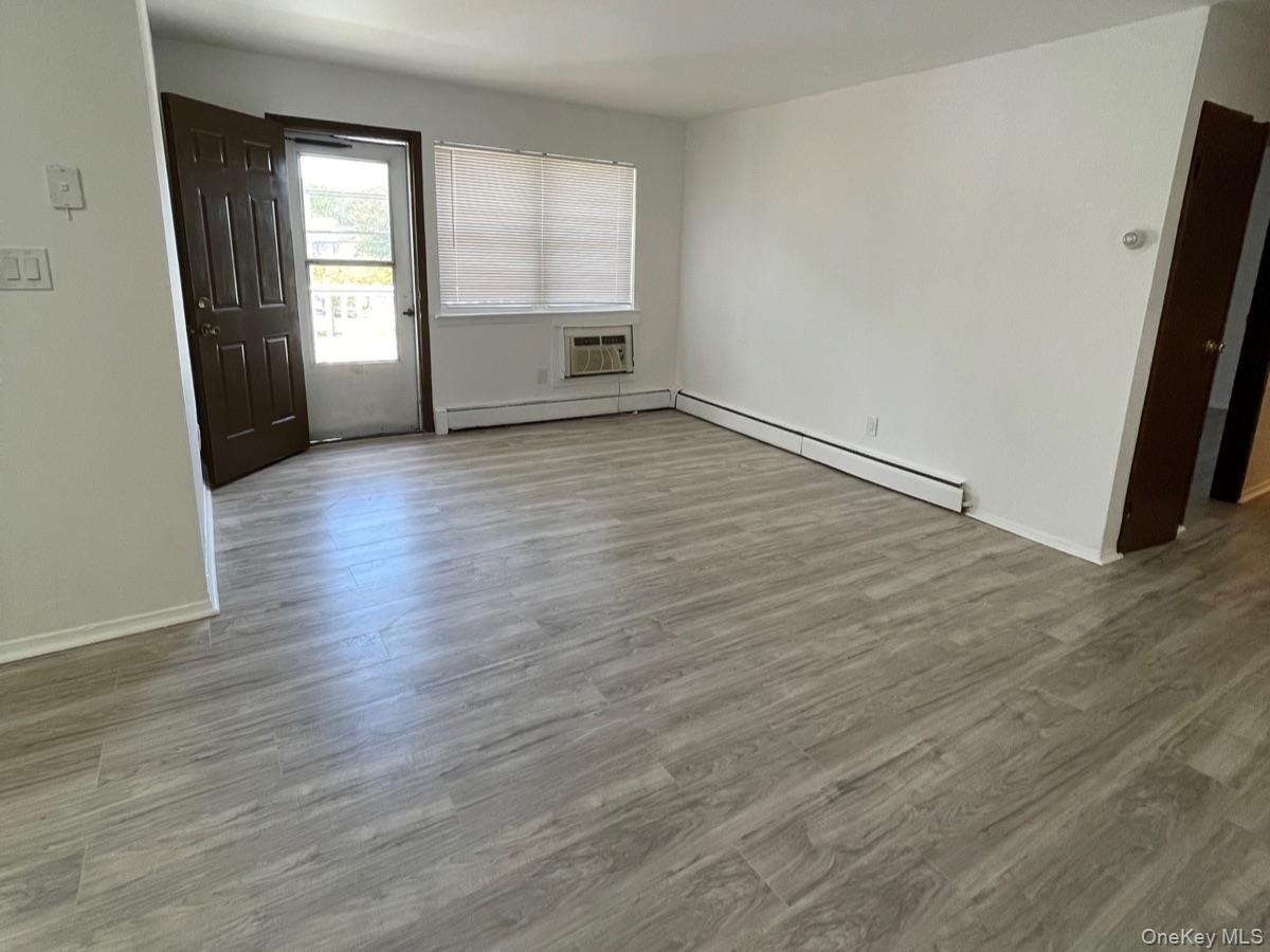 #3 photo, 3C Hemlock Drive, 東長島 海湾 Bay Shore , NY 11706