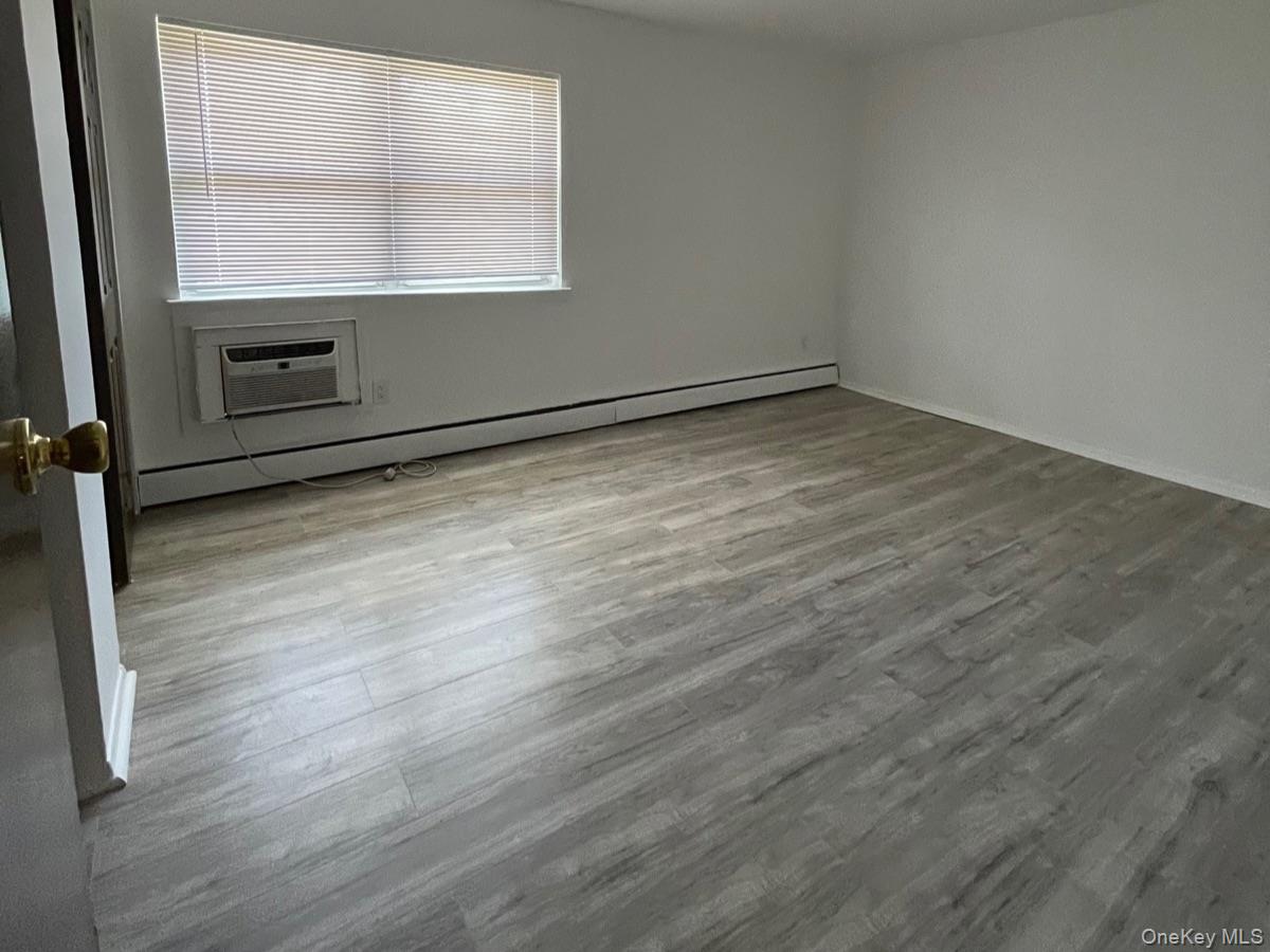 #6 photo, 3C Hemlock Drive, 東長島 海湾 Bay Shore , NY 11706