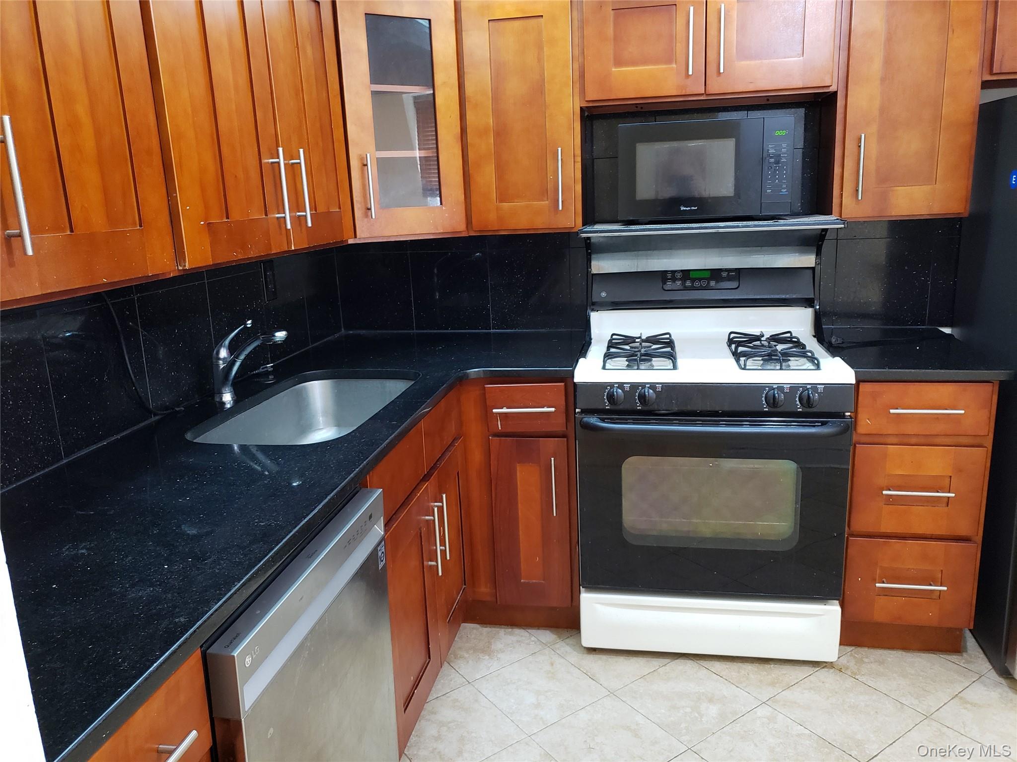 #7 photo, 1230 SE Estate Lane Lane, クイーンズ区 Bayside , NY 11360