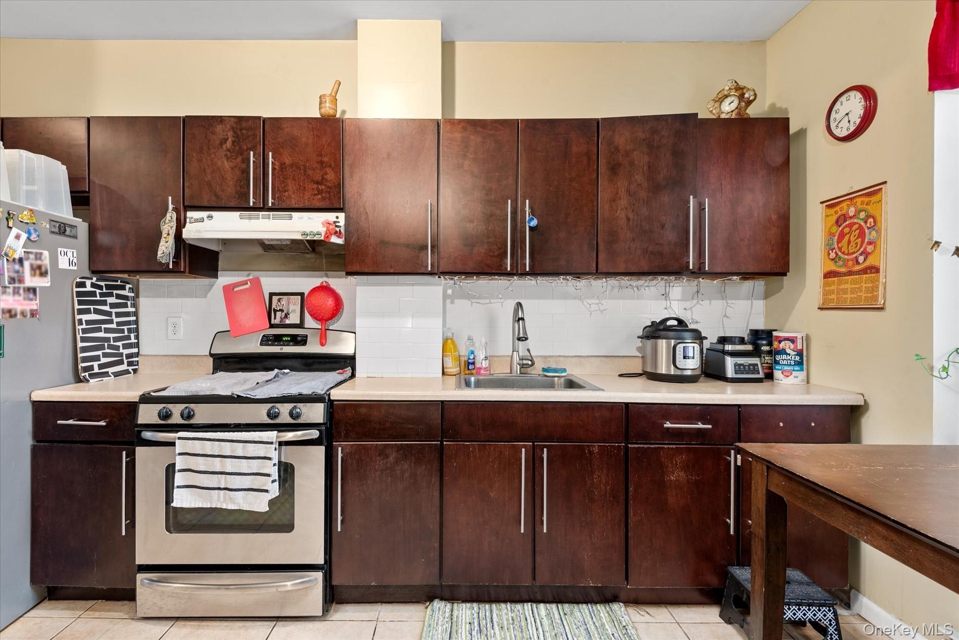 #16 photo, 285 Lincoln Avenue, Brooklyn , NY 11208