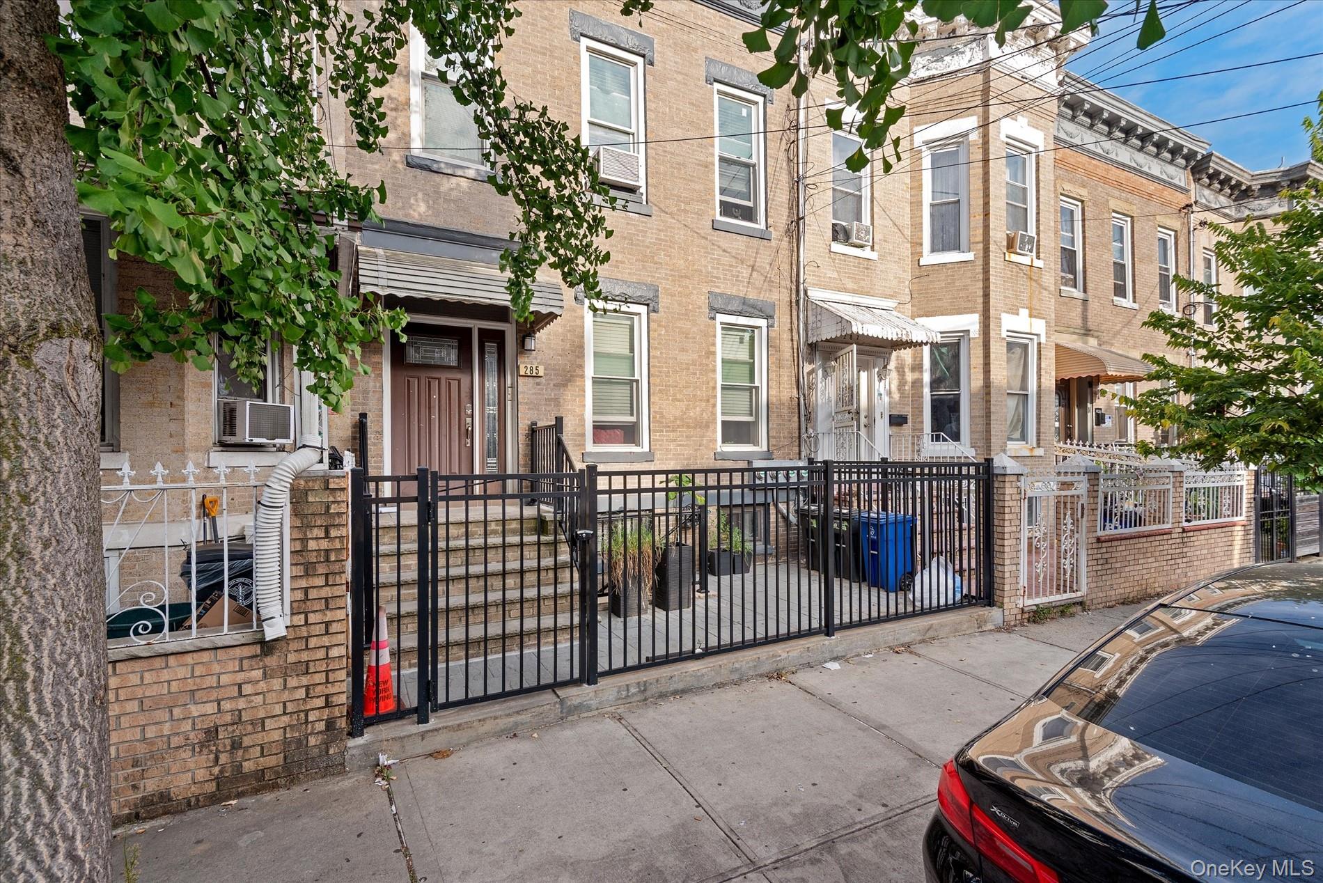 #2 photo, 285 Lincoln Avenue, Brooklyn , NY 11208