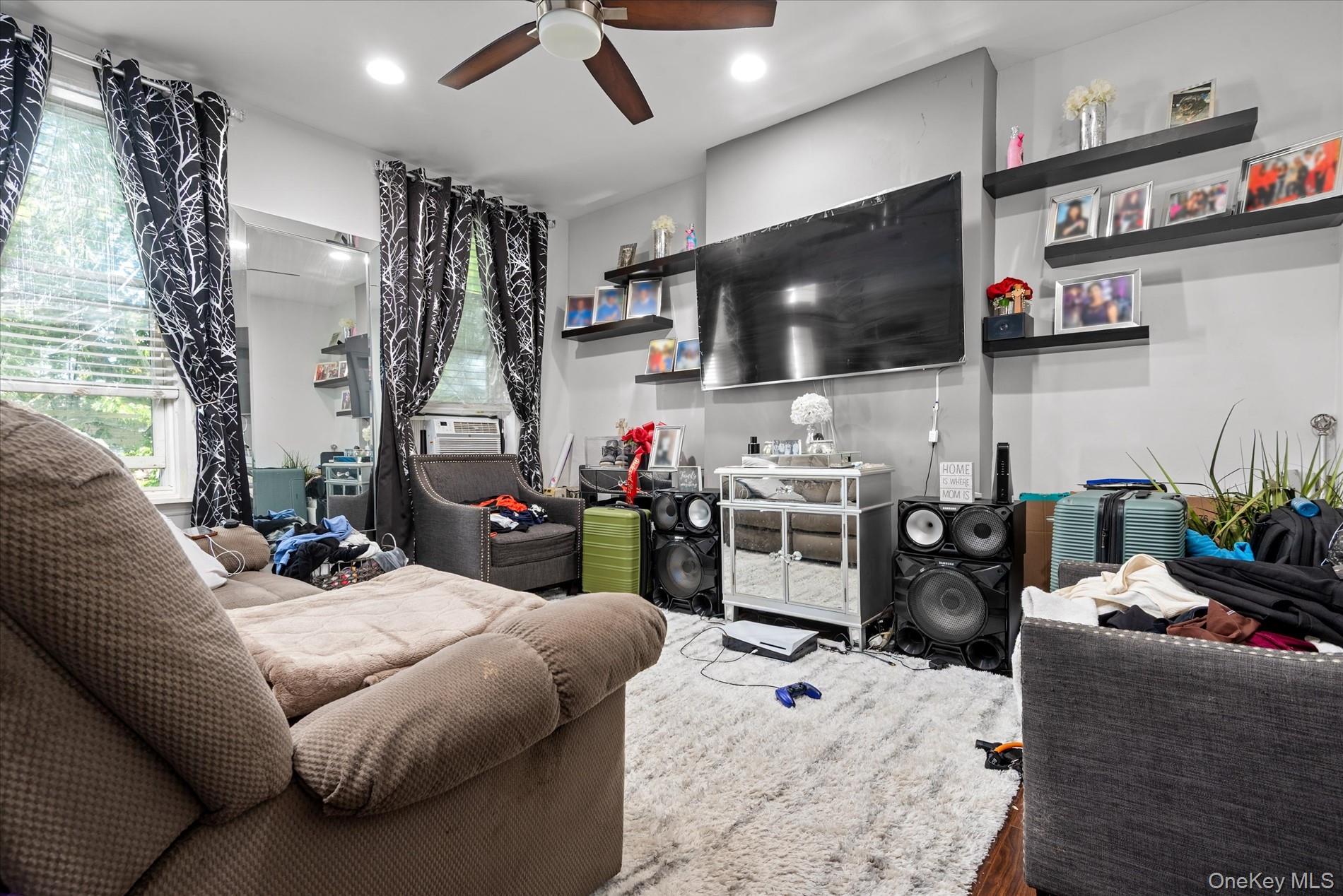 #4 photo, 285 Lincoln Avenue, Brooklyn , NY 11208