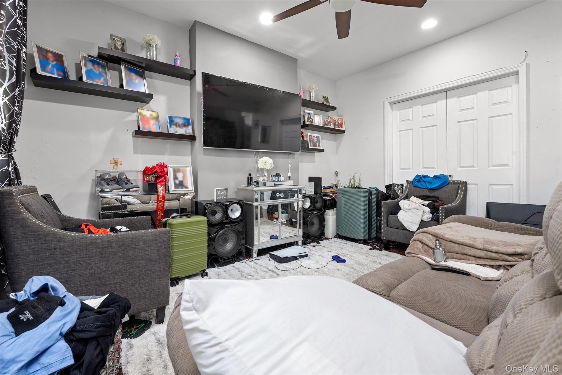 #5 photo, 285 Lincoln Avenue, Brooklyn , NY 11208