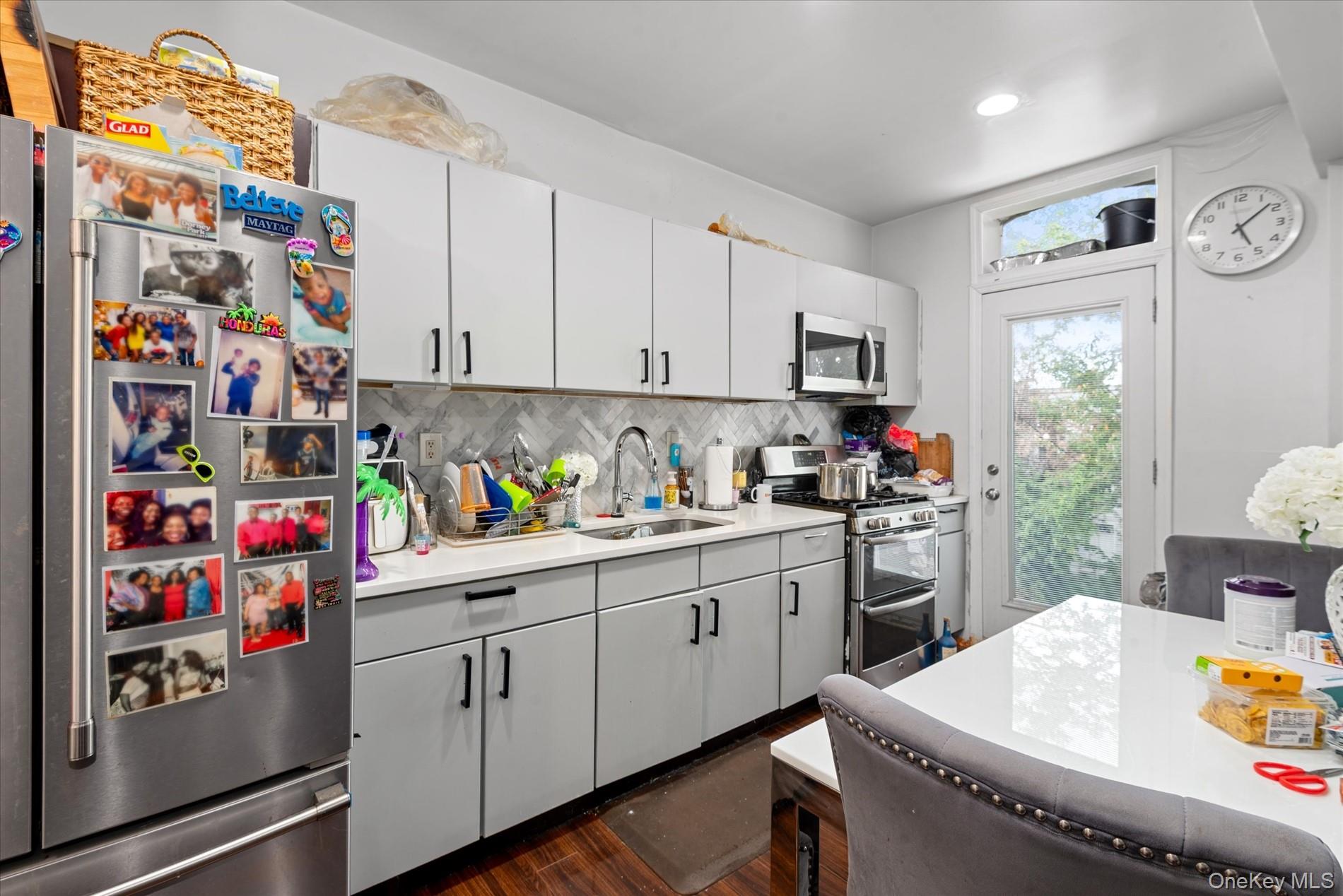 #6 photo, 285 Lincoln Avenue, Brooklyn , NY 11208