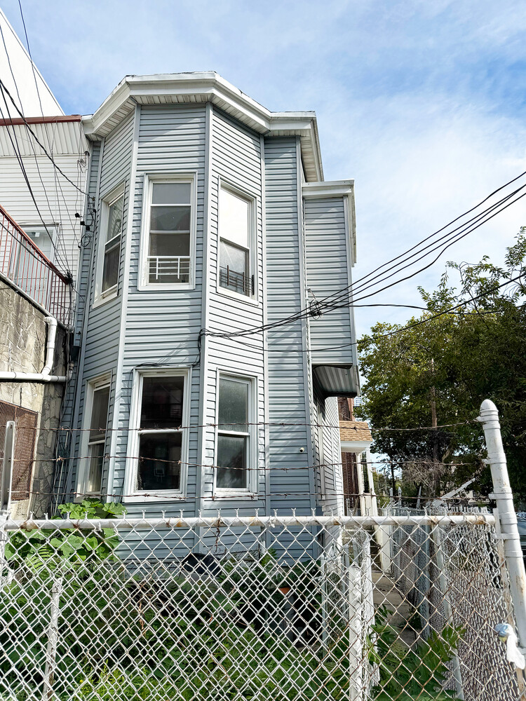 #14 photo, 2249 BASSFORD Avenue, Belmont , NY 10457