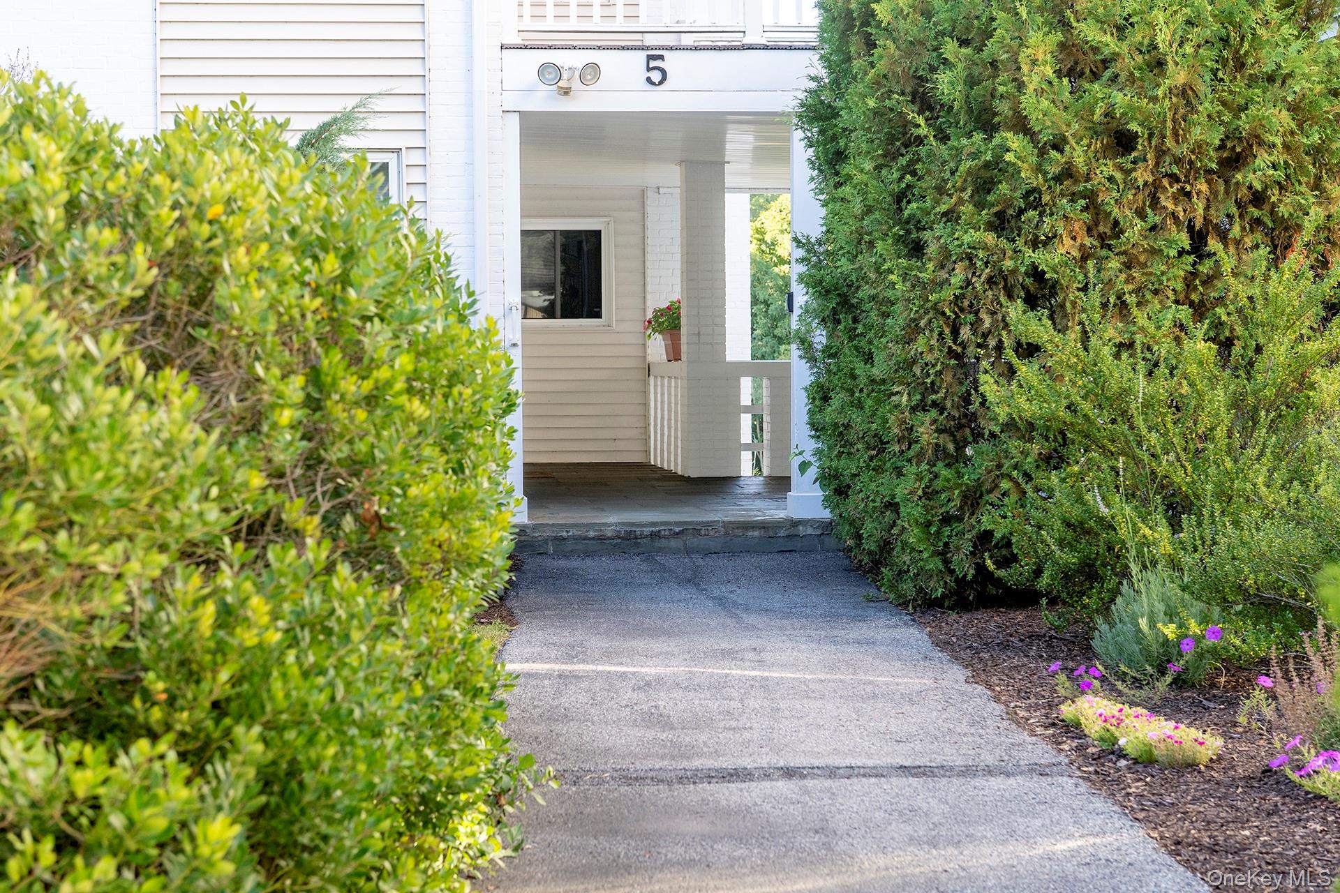 #1 photo, 54 Bennett Common, Millbrook , NY 12545