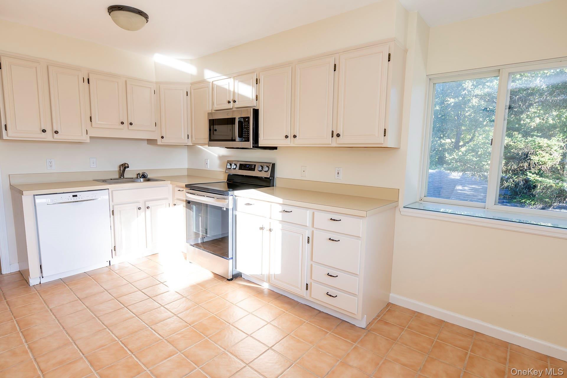 #5 photo, 54 Bennett Common, Millbrook , NY 12545