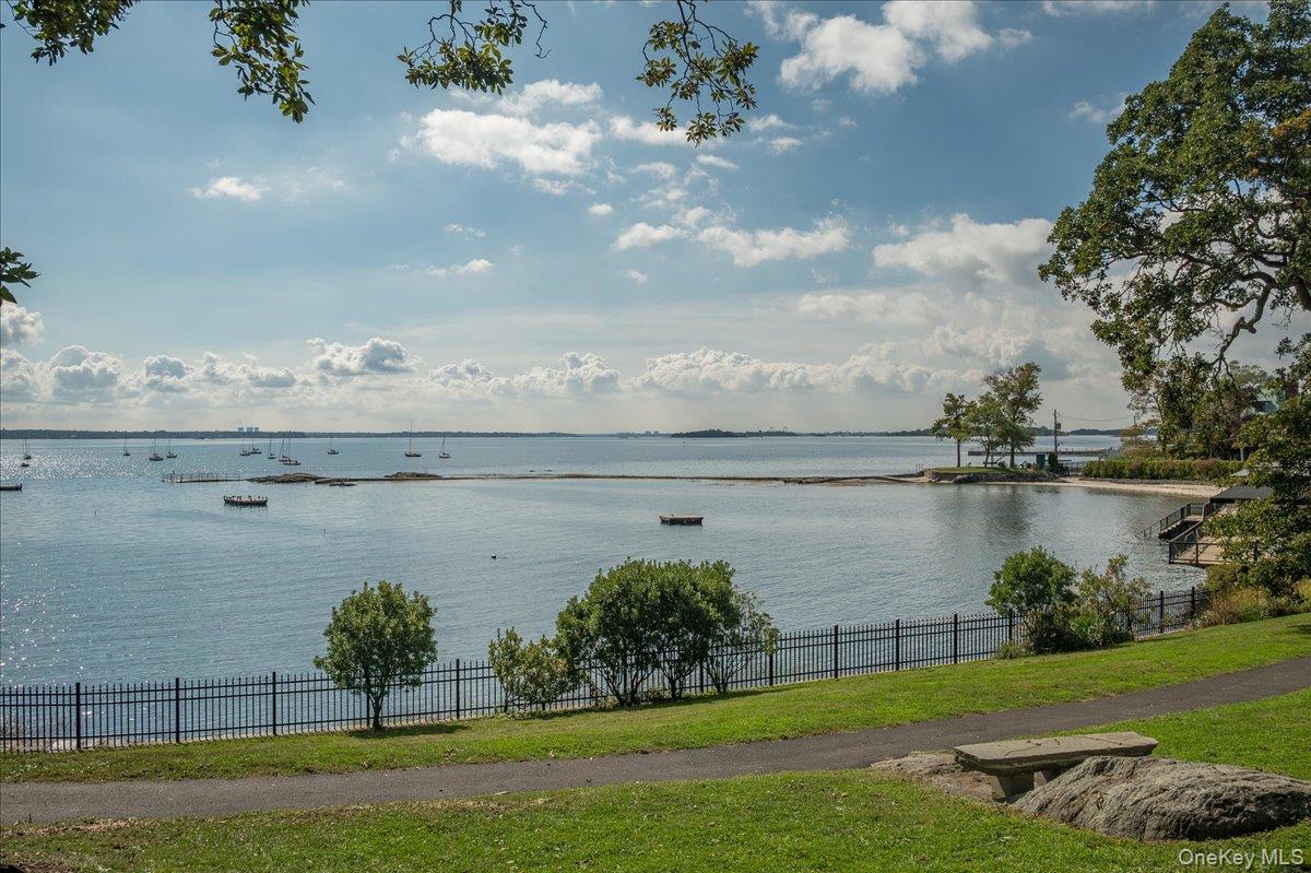 #16 photo, 11 Alden Road, Larchmont , NY 10538