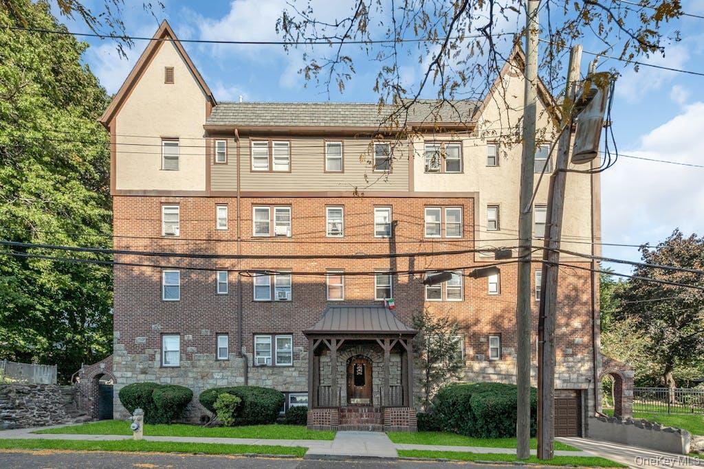 #1 photo, 10 Oakridge Place, Eastchester , NY 10709